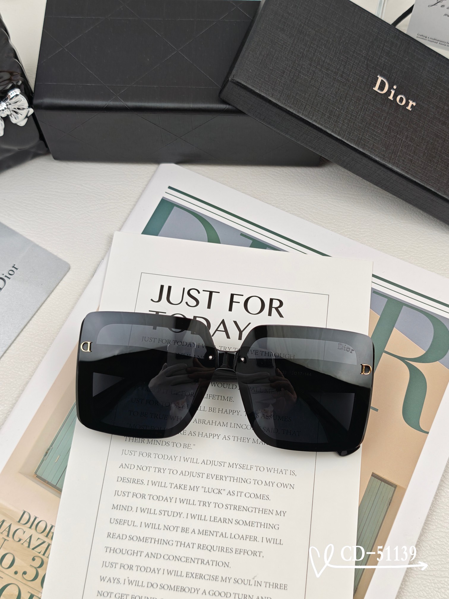    👓.【法国迪奥-DIOR】
         🕶️.【宝丽来树脂偏光镜片】
         ⭐️