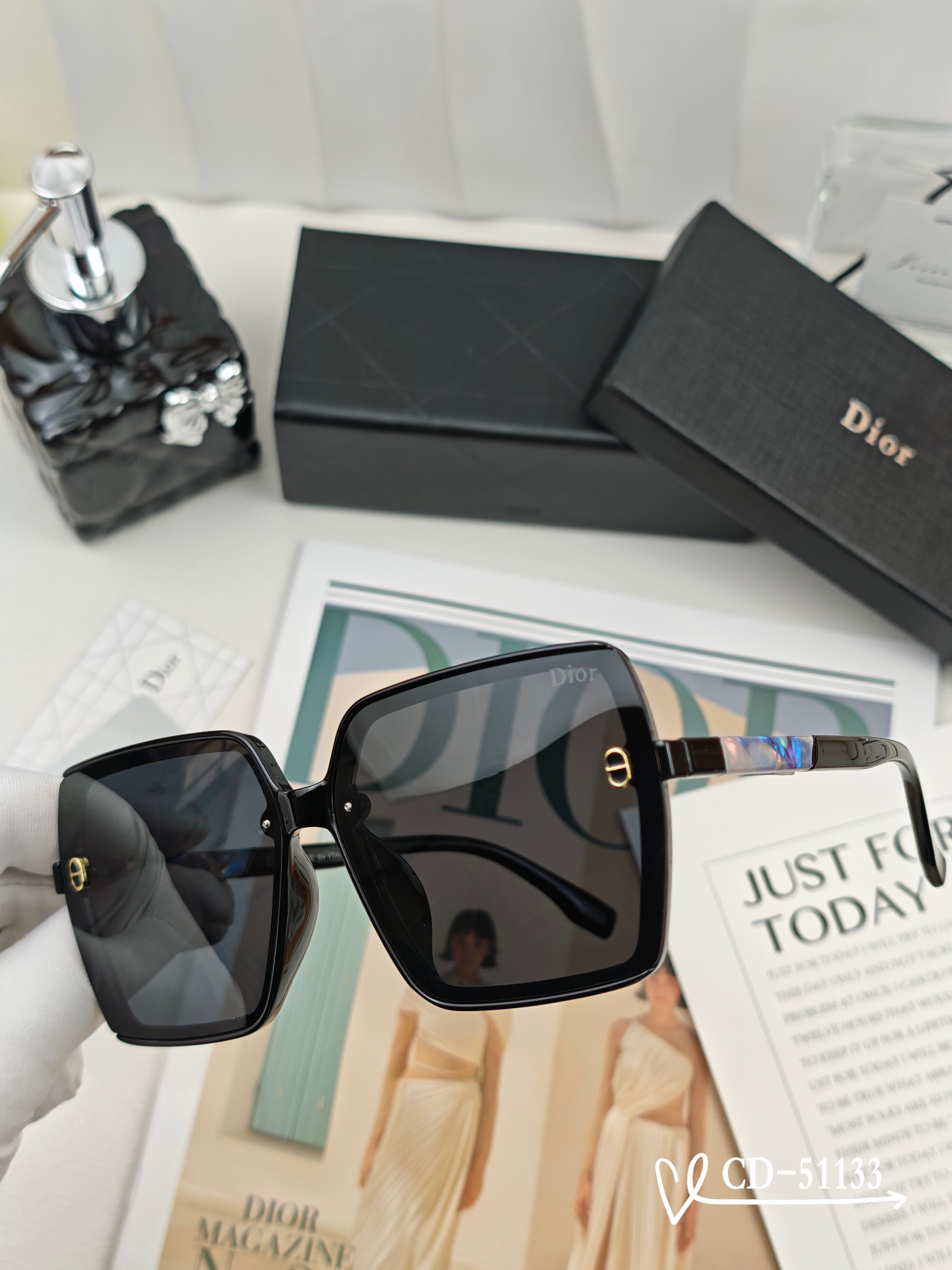    👓.【法国迪奥-DIOR】
         🕶️.【宝丽来树脂偏光镜片】
         ⭐️