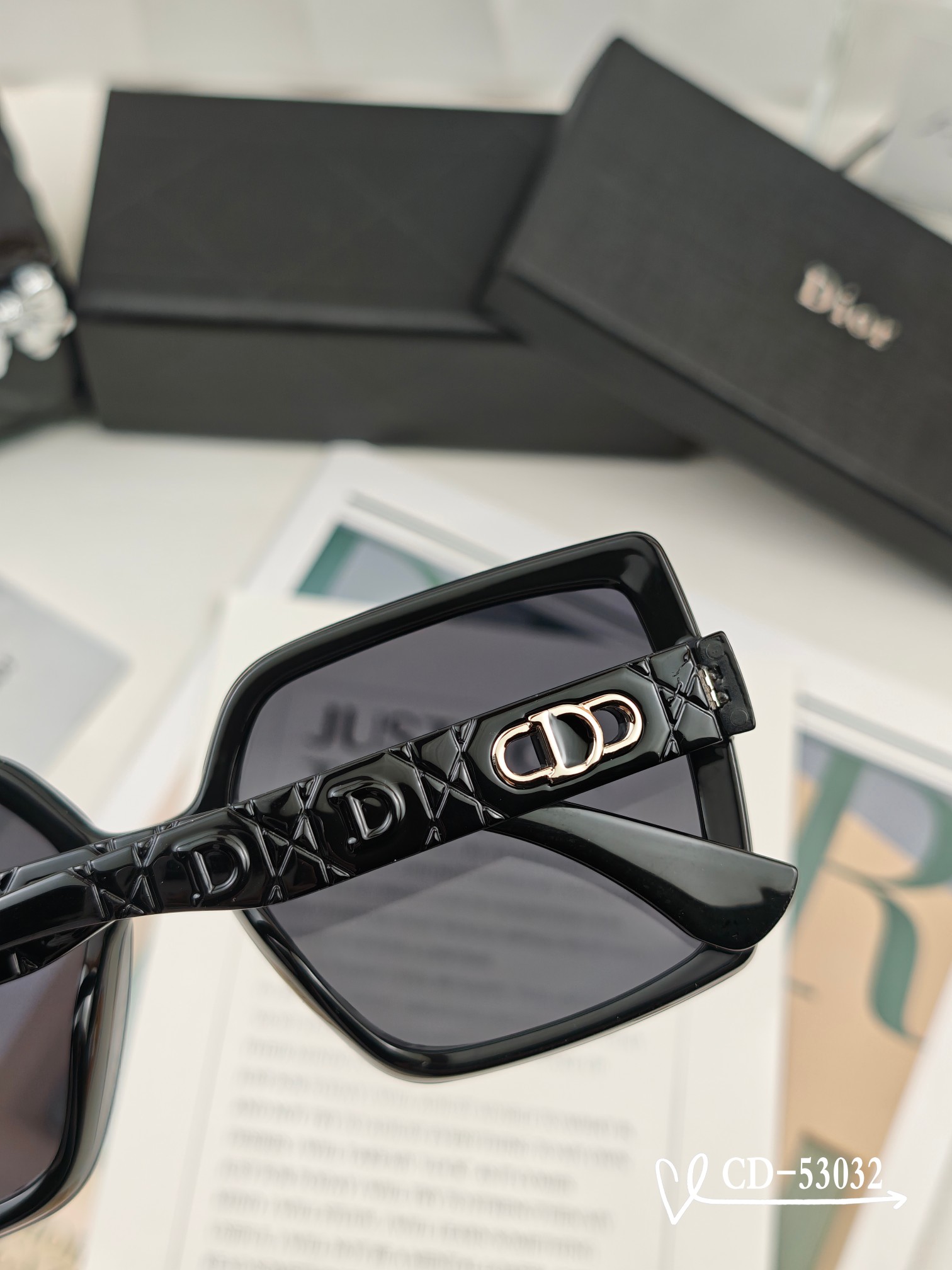    👓.【法国迪奥-DIOR】
         🕶️.【宝丽来树脂偏光镜片】
         ⭐️