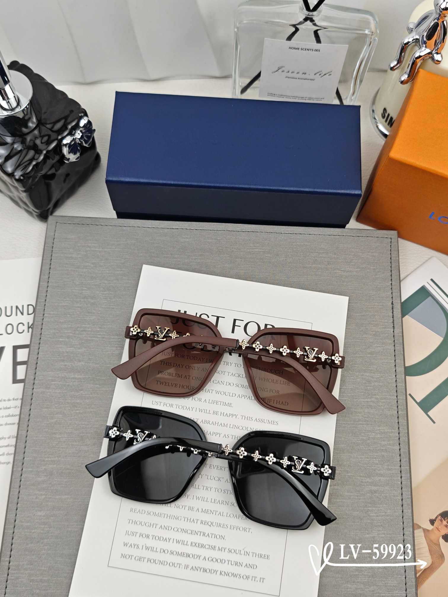   👓.【路易威登-LV】
         🕶.【宝丽来树脂镜片】
         ⭐️.【PC镜架