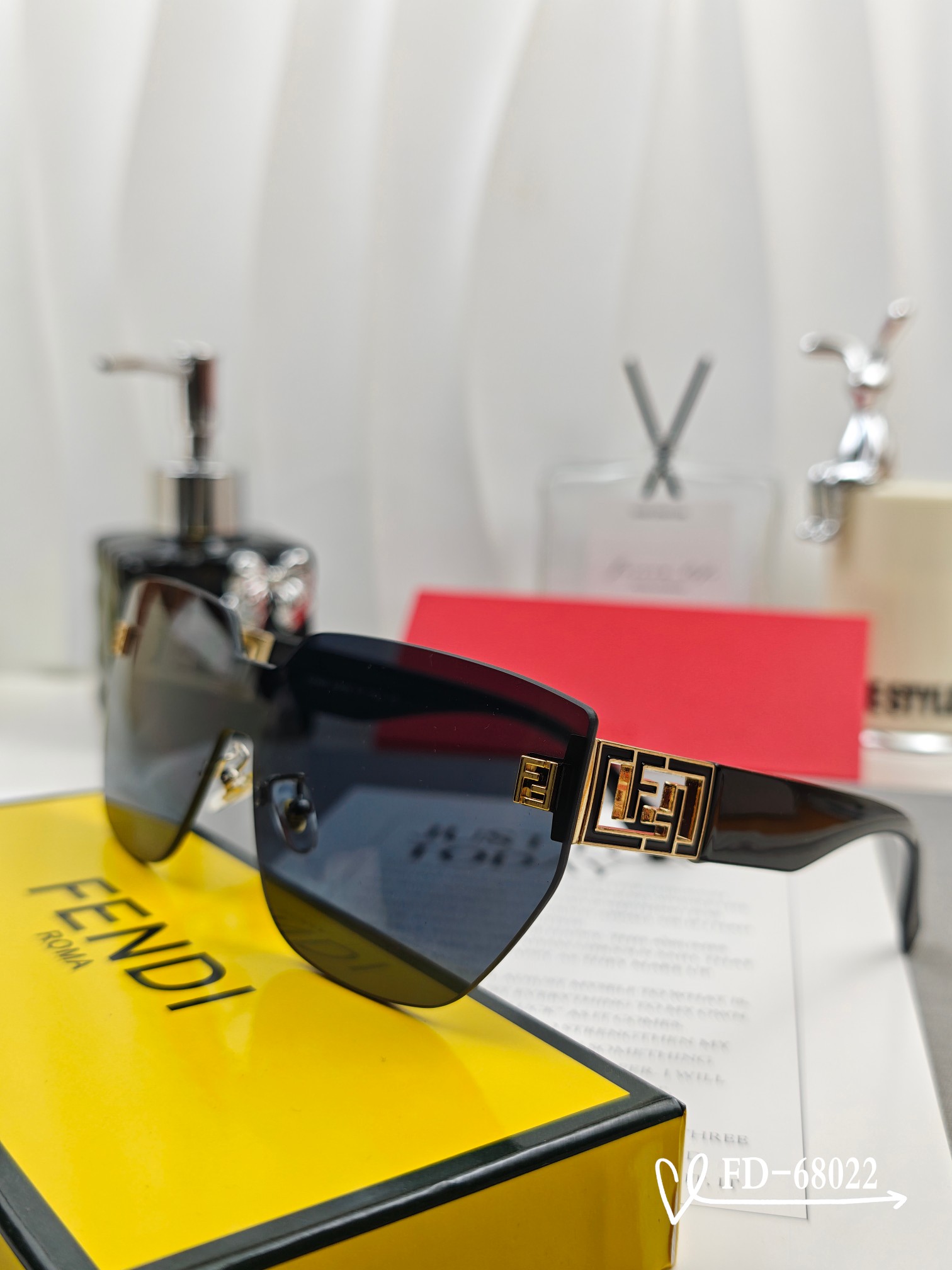   👓.【意大利芬迪-FENDI】
         🕶.【宝丽来树脂偏光镜片】
         ⭐️