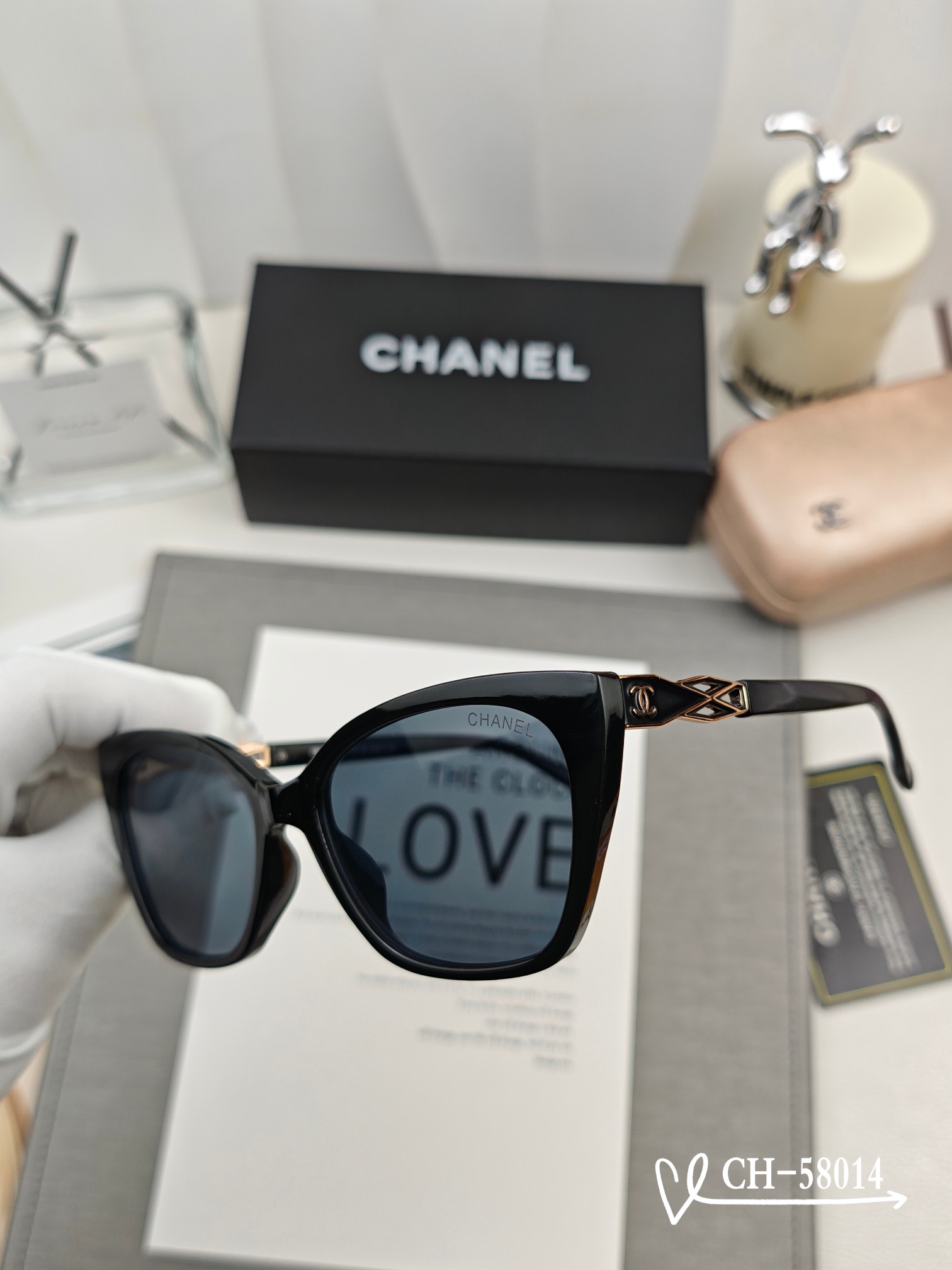   👓.【法国香奈儿-CHANEL】
         🕶.【宝丽来树脂高清镜片】
         ⭐