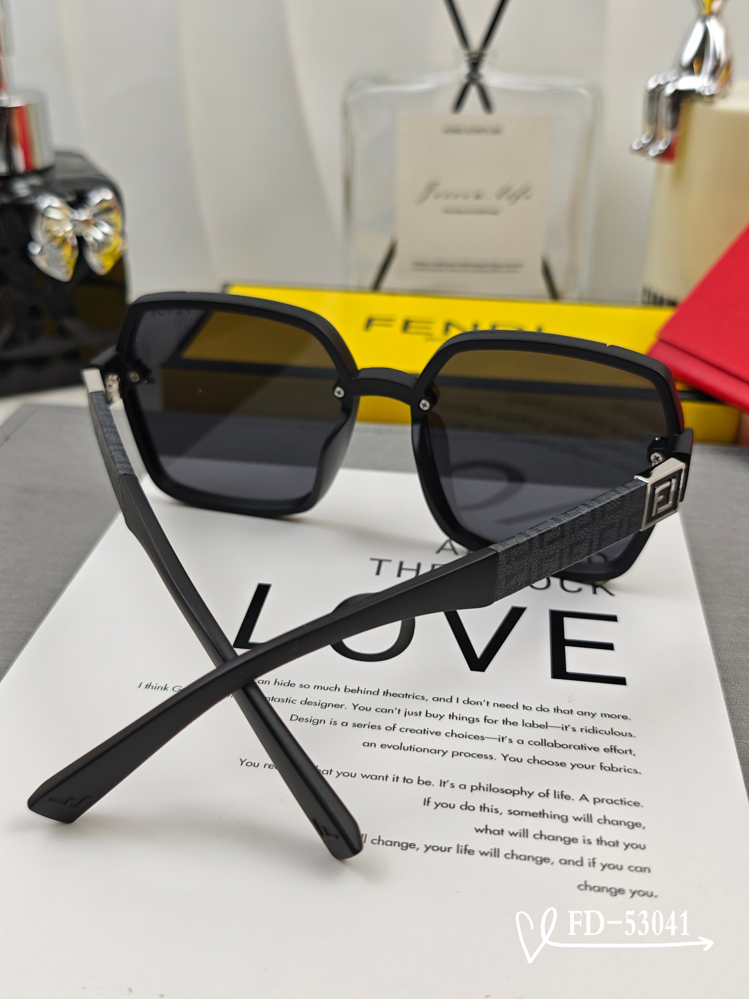   👓.【意大利芬迪-FENDI】
         🕶.【宝丽来树脂偏光镜片】
         ⭐️