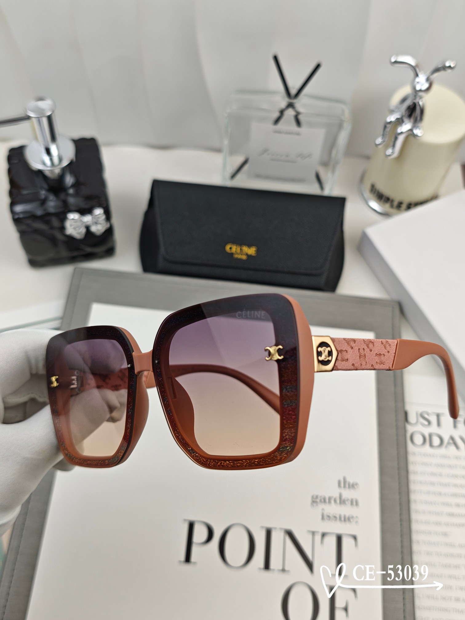   👓.【法国塞林-CELINE】
         🕶️.【宝丽来树脂偏光镜片】
         ⭐