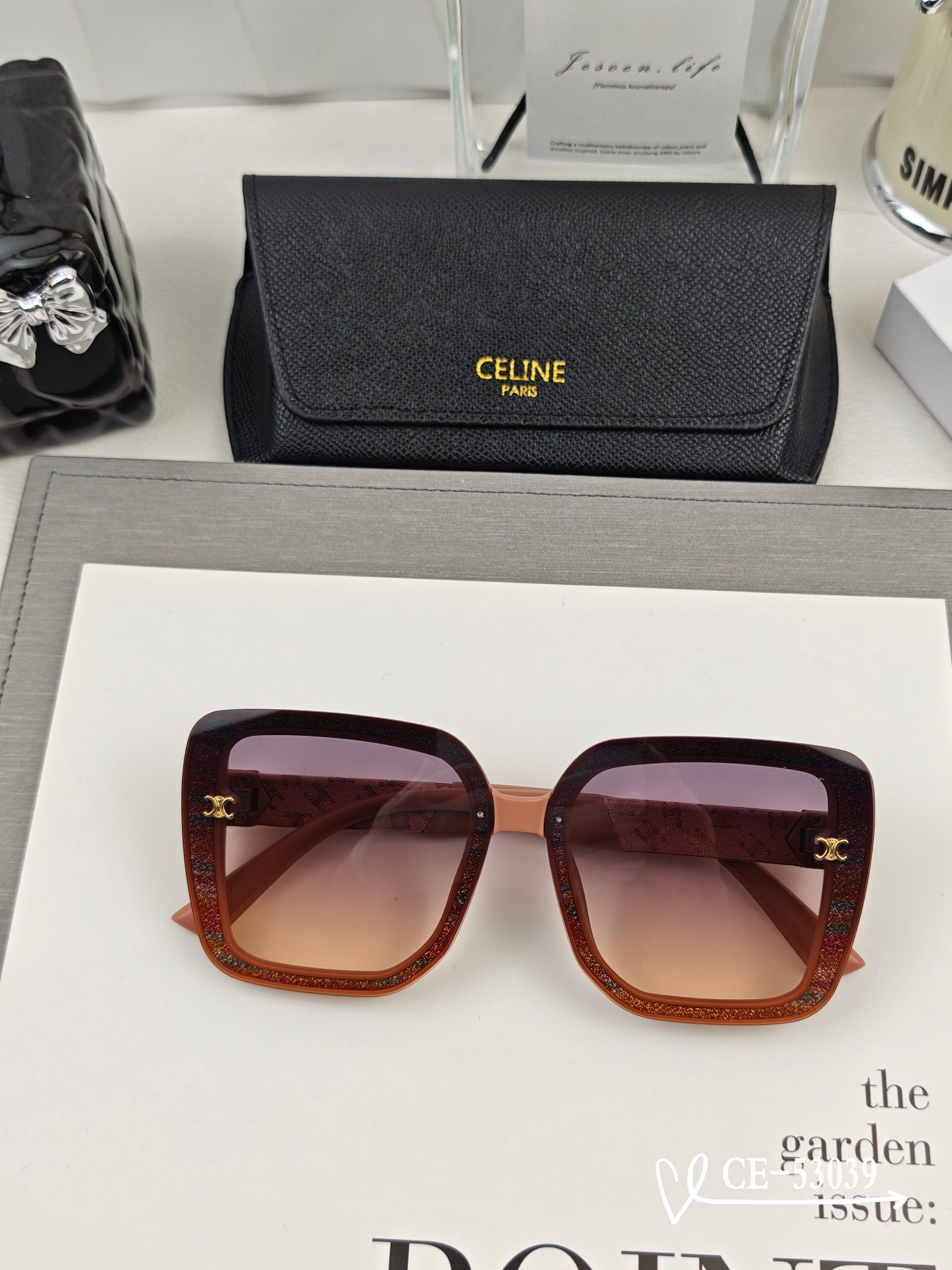   👓.【法国塞林-CELINE】
         🕶️.【宝丽来树脂偏光镜片】
         ⭐