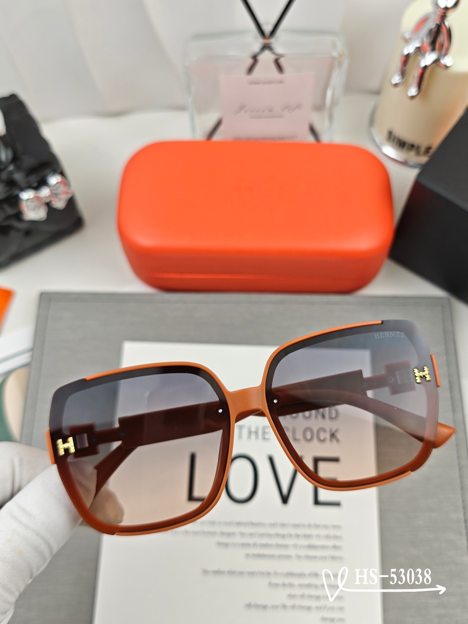    👓.【爱马仕-HERMES】
         🕶.【宝丽来树脂偏光镜片】
         ⭐️
