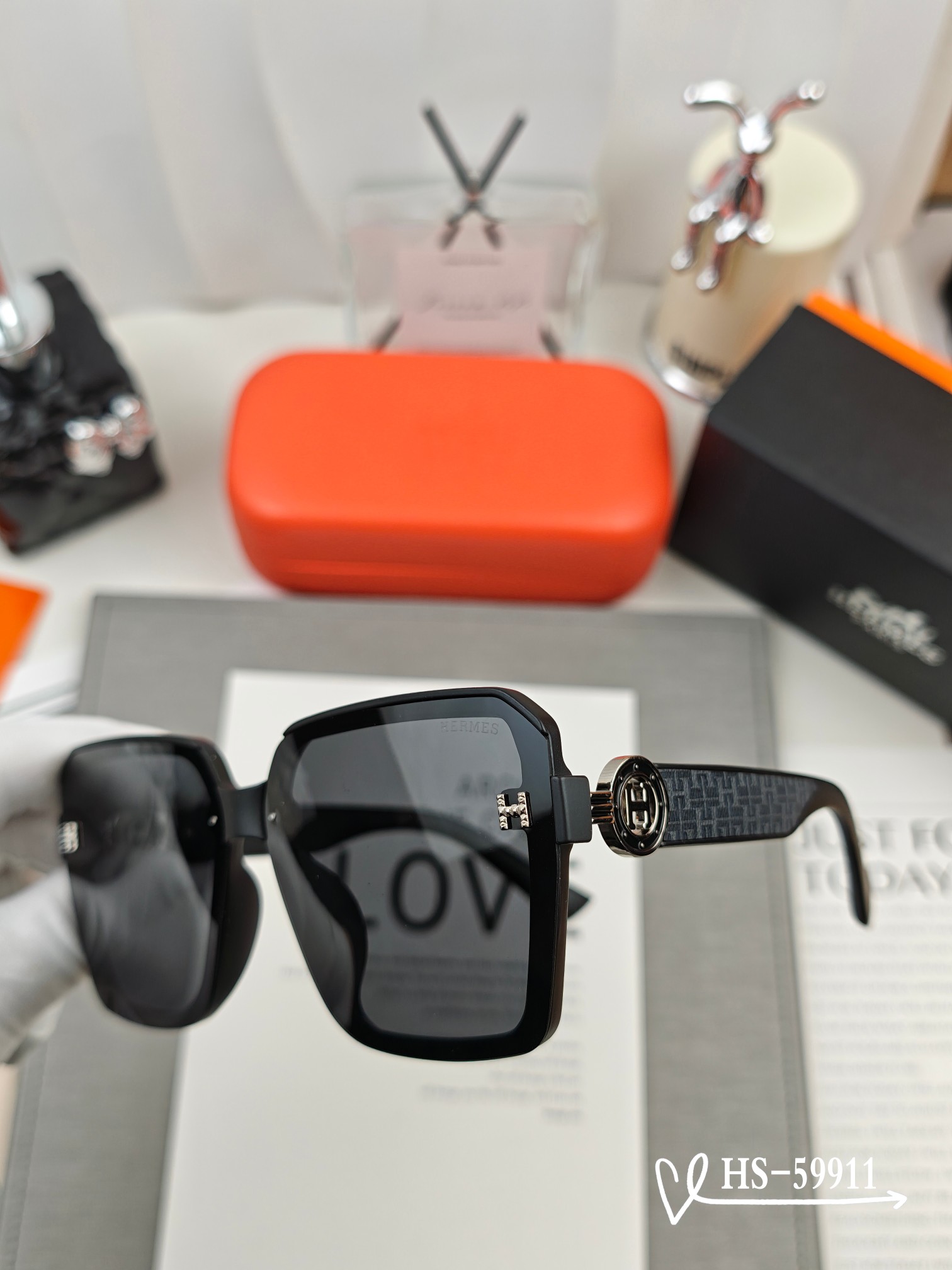    👓.【爱马仕-HERMES】
         🕶.【宝丽来树脂偏光镜片】
         ⭐️