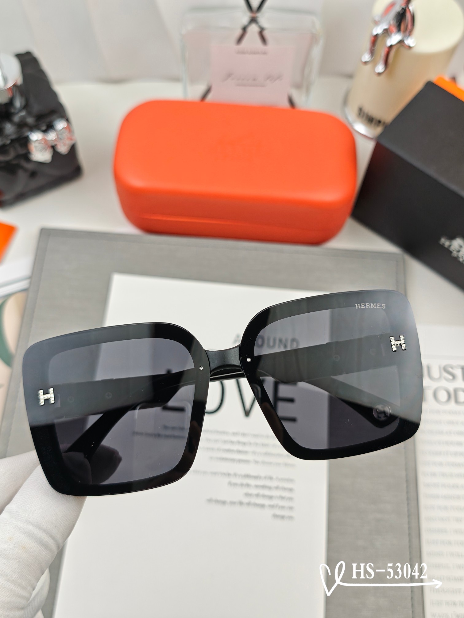    👓.【爱马仕-HERMES】
         🕶.【宝丽来树脂偏光镜片】
         ⭐️