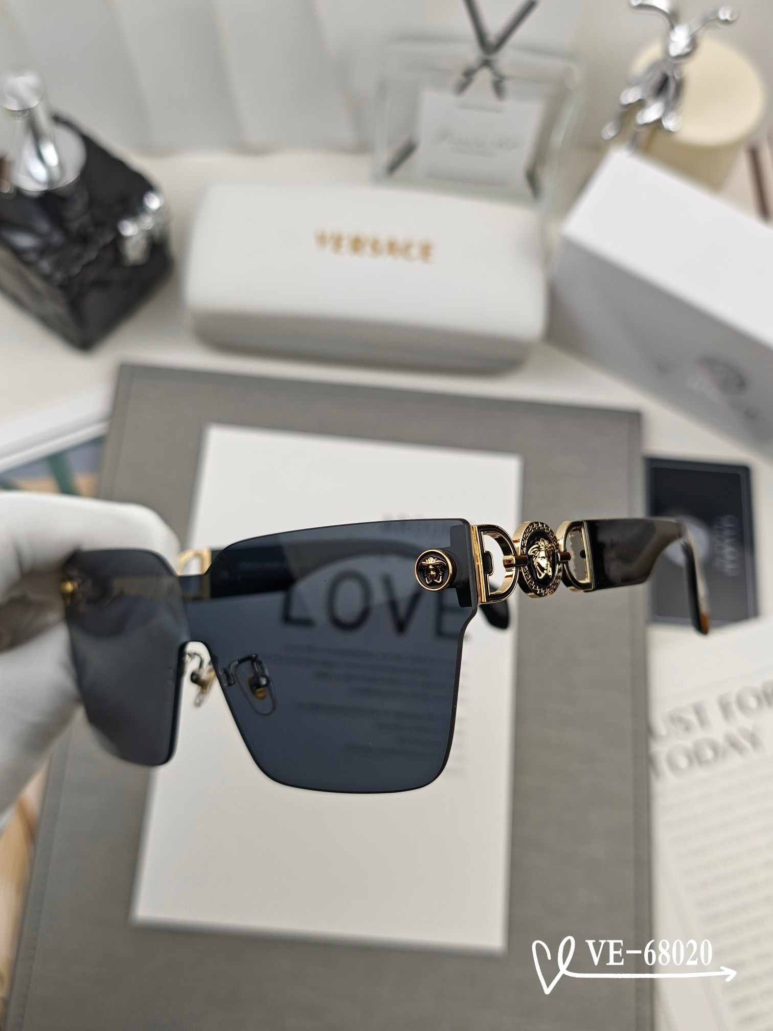 ๐.ใVersace-่ๆๅฒใ
๐ถ๏ธ.ใๅฎไธฝๆฅๆ ่ๅๅ
้็ใ