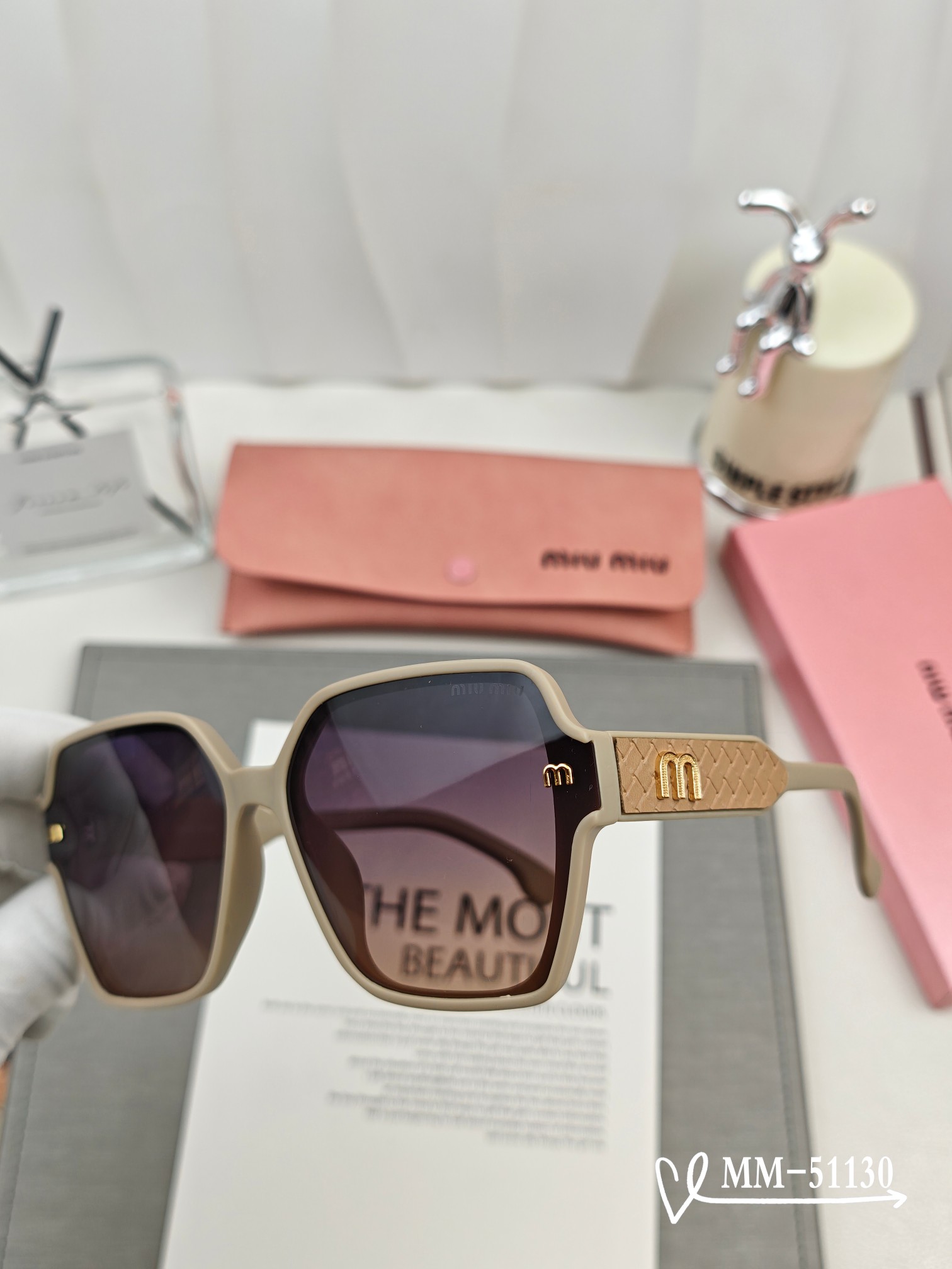   👓.【意大利谬谬-miumiu】
         🕶.【宝丽来树脂偏光镜片】
         ⭐