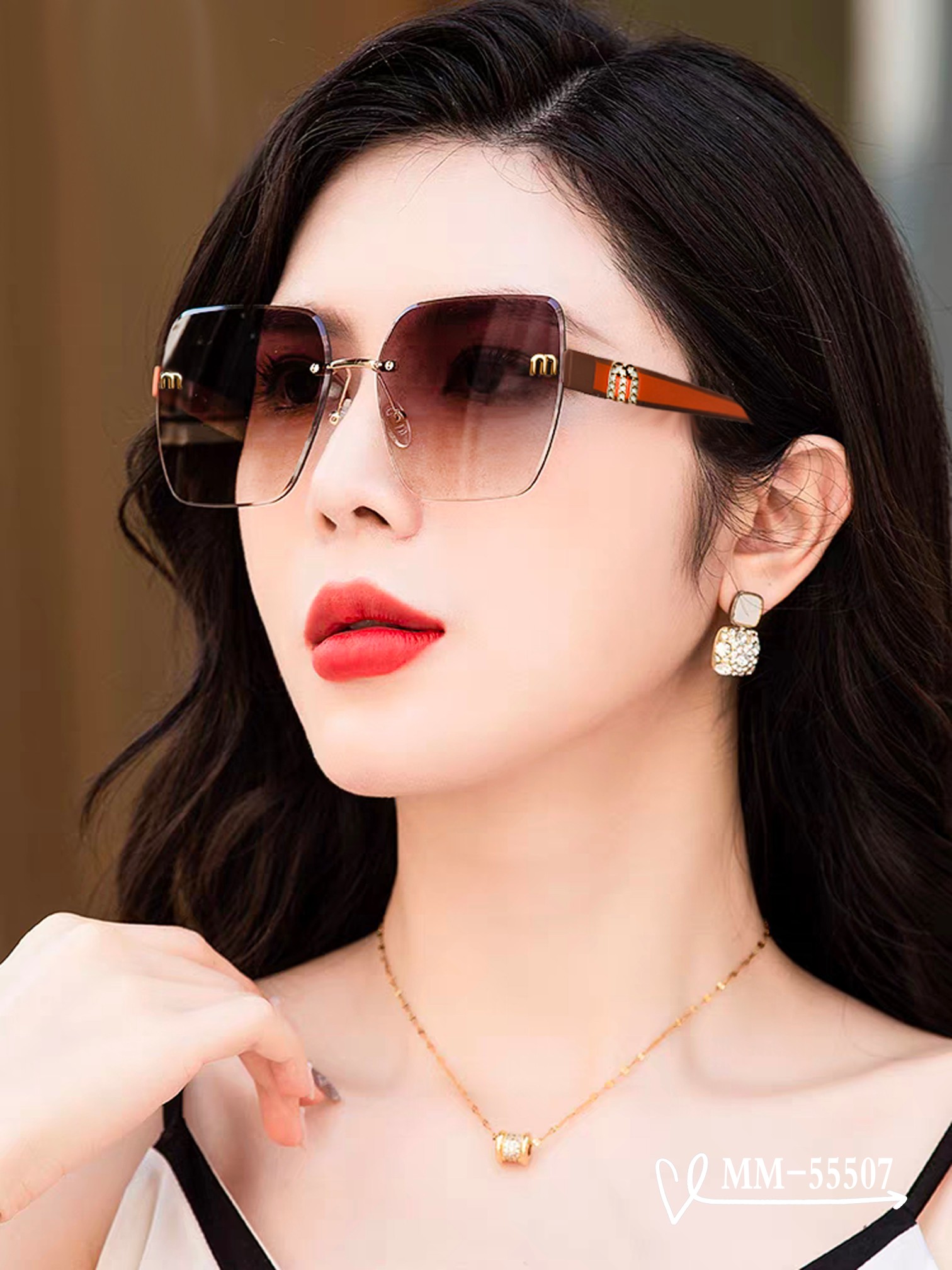   👓.【意大利谬谬-miumiu】
         🕶.【宝丽来树脂偏光镜片】
         ⭐