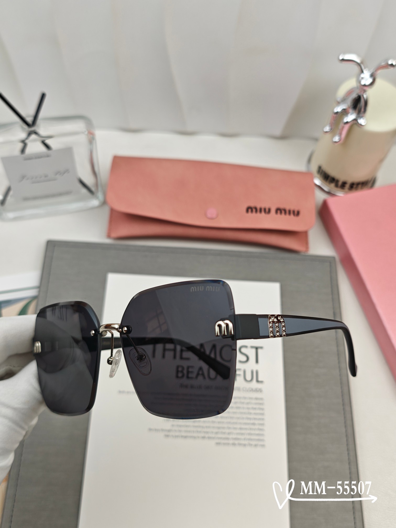   👓.【意大利谬谬-miumiu】
         🕶.【宝丽来树脂偏光镜片】
         ⭐