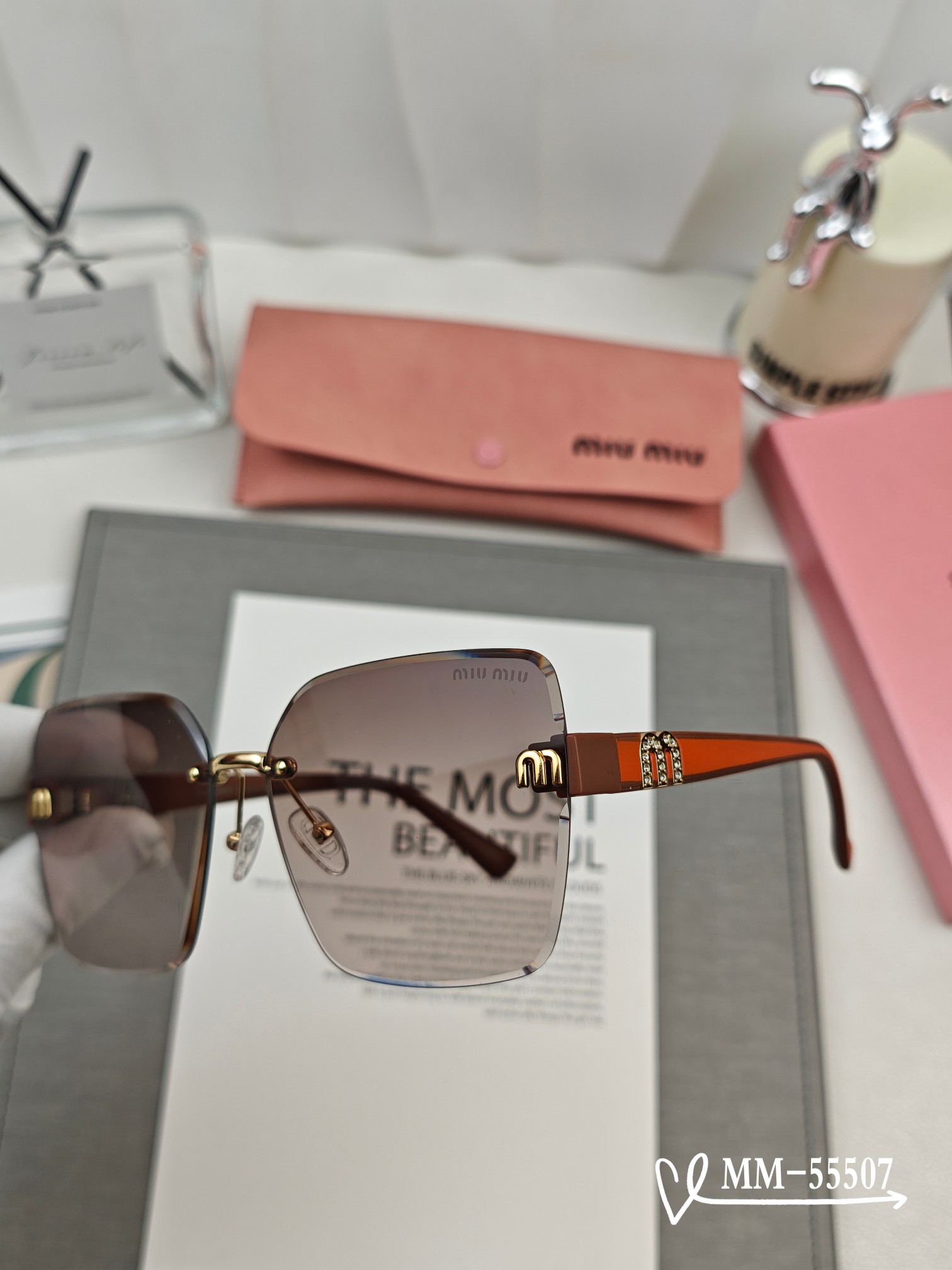   👓.【意大利谬谬-miumiu】
         🕶.【宝丽来树脂偏光镜片】
         ⭐