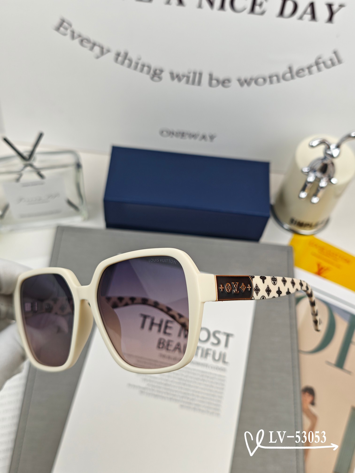   👓.【路易威登-LV】
         🕶.【宝丽来树脂镜片】
         ⭐️.【TR镜架