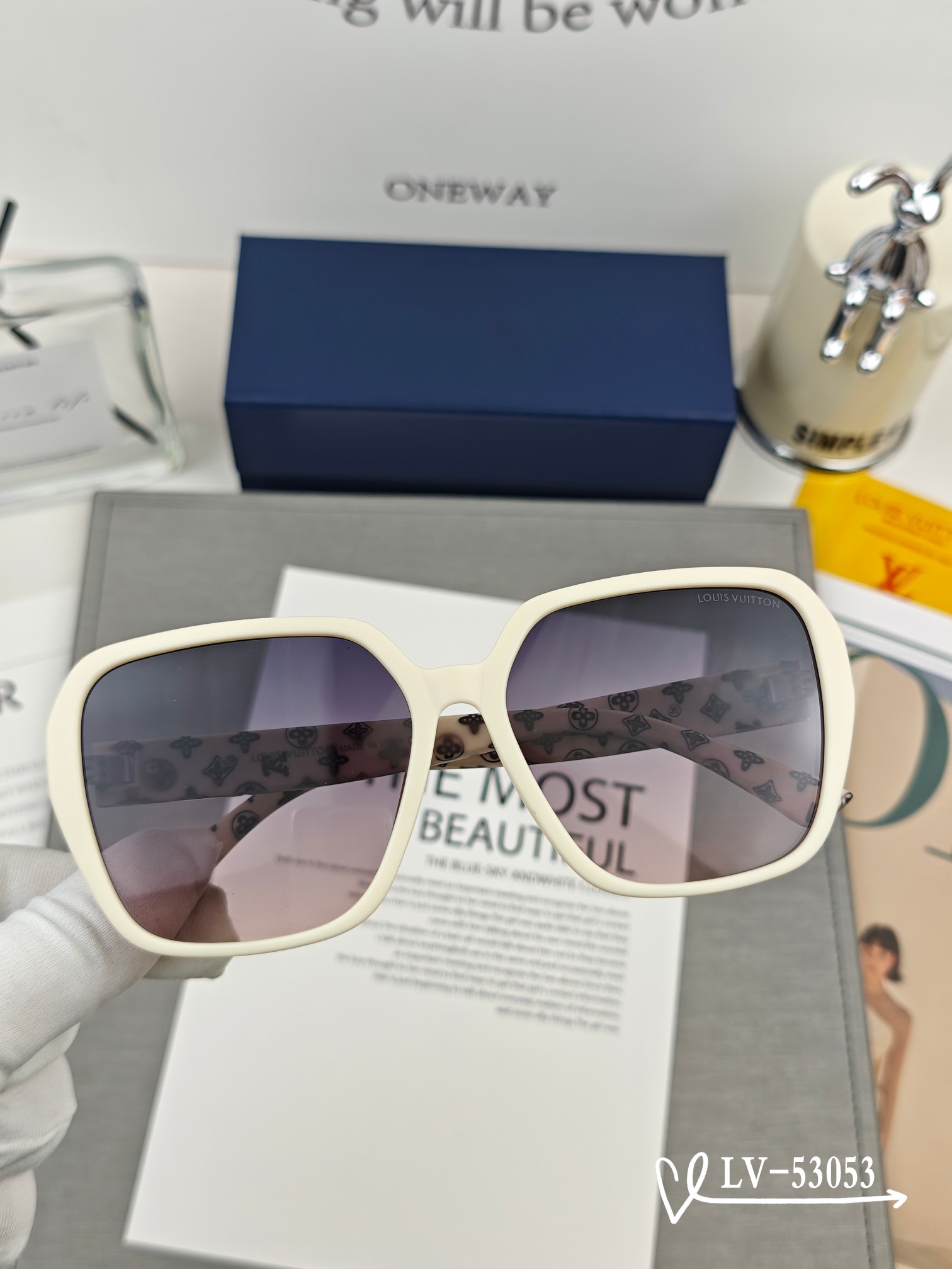   👓.【路易威登-LV】
         🕶.【宝丽来树脂镜片】
         ⭐️.【TR镜架