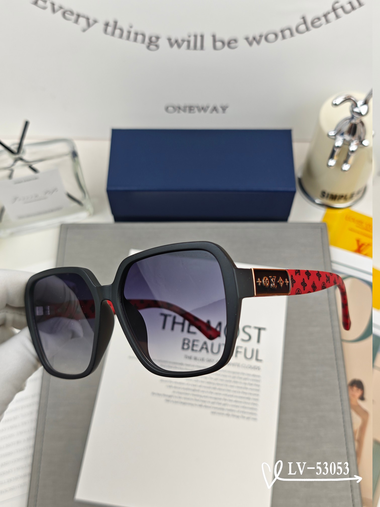   👓.【路易威登-LV】
         🕶.【宝丽来树脂镜片】
         ⭐️.【TR镜架