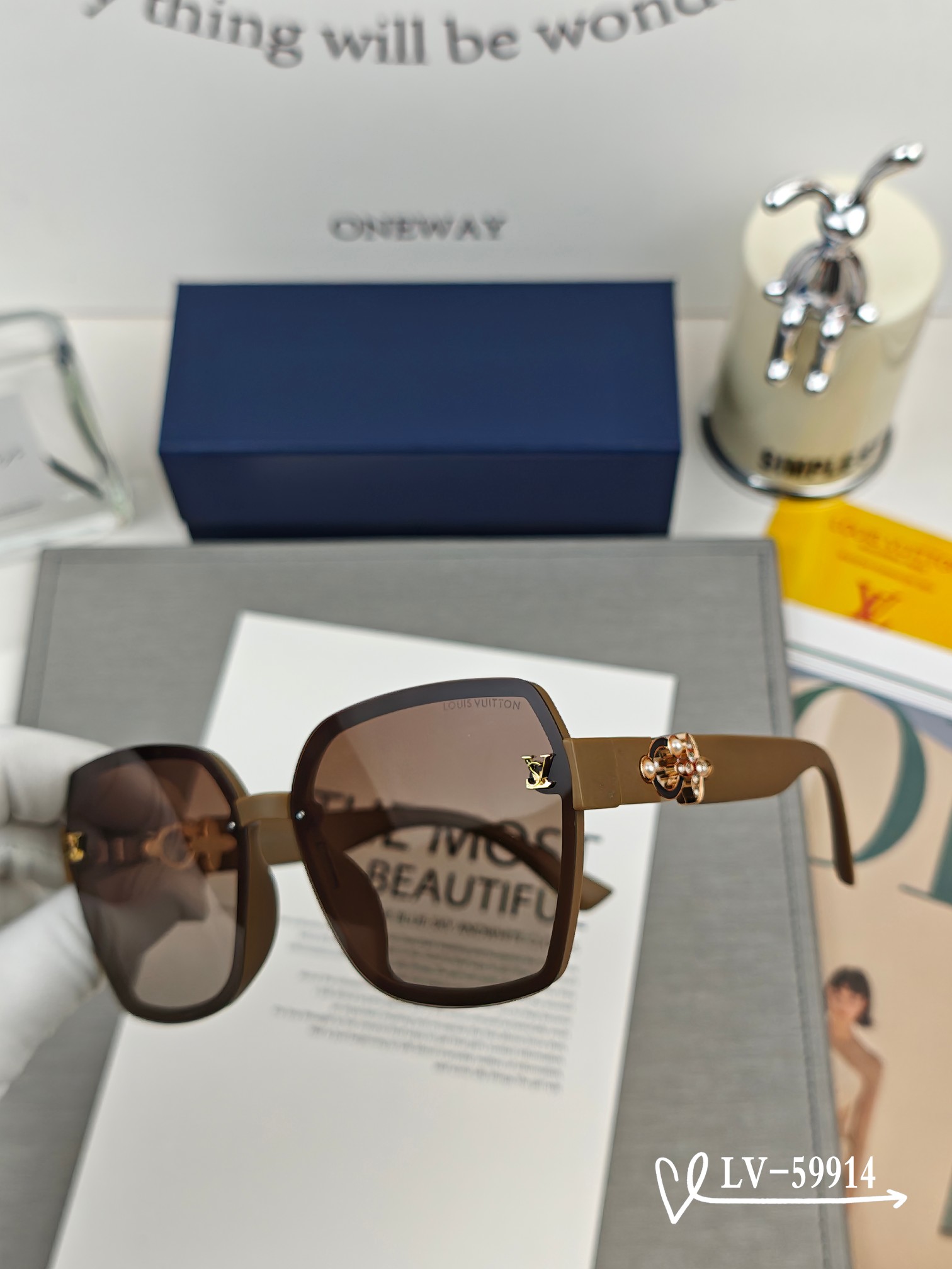  👓.【路易威登-LV】
         🕶.【宝丽来树脂镜片】
         ⭐️.【TR镜架