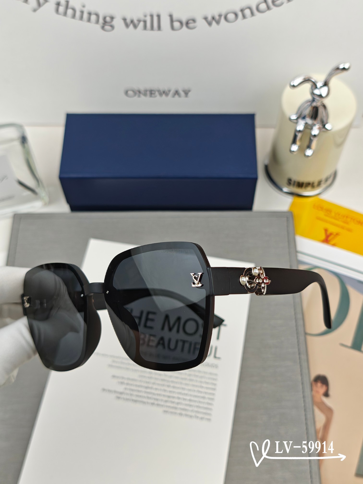   👓.【路易威登-LV】
         🕶.【宝丽来树脂镜片】
         ⭐️.【TR镜架