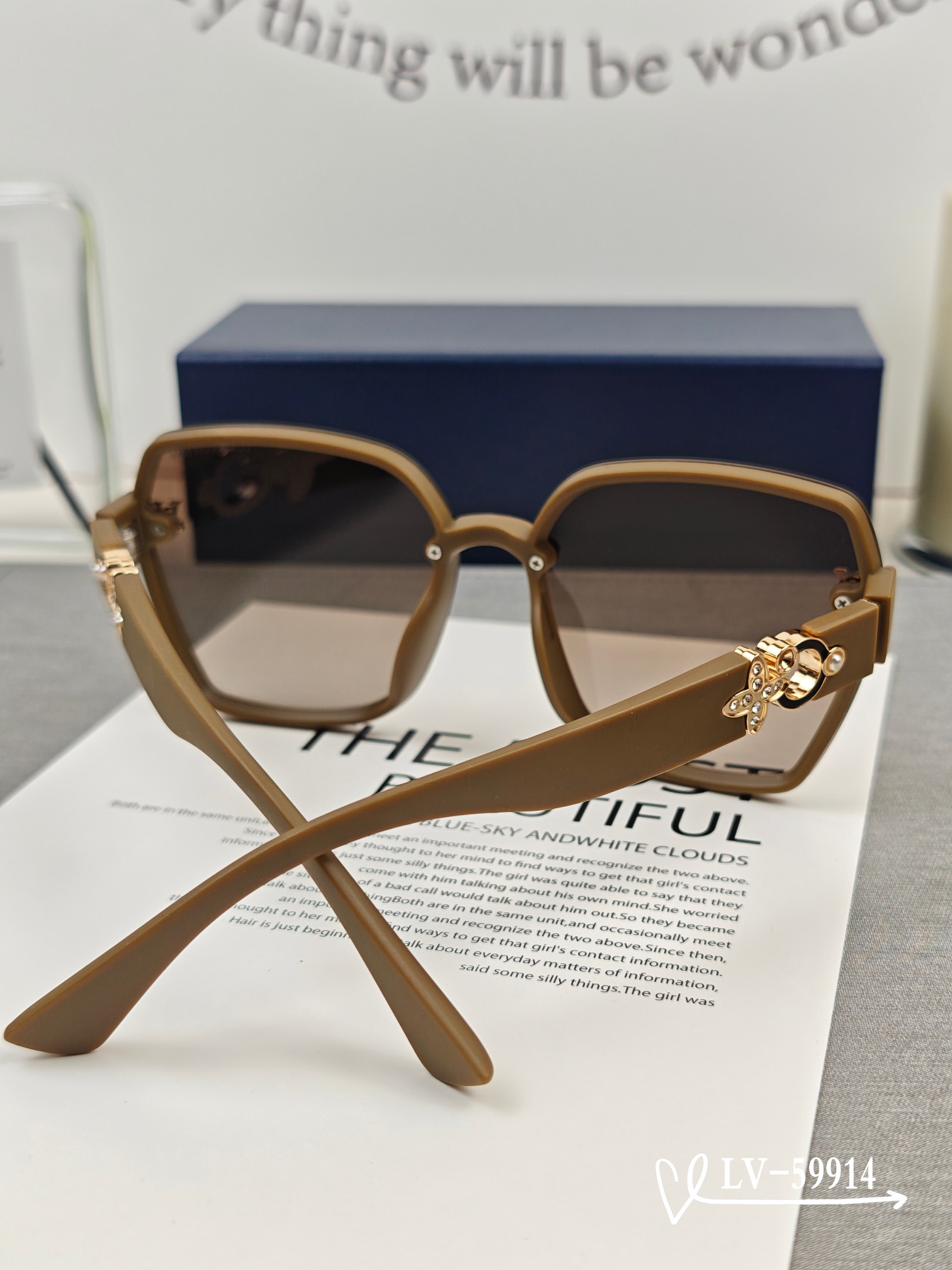   👓.【路易威登-LV】
         🕶.【宝丽来树脂镜片】
         ⭐️.【TR镜架