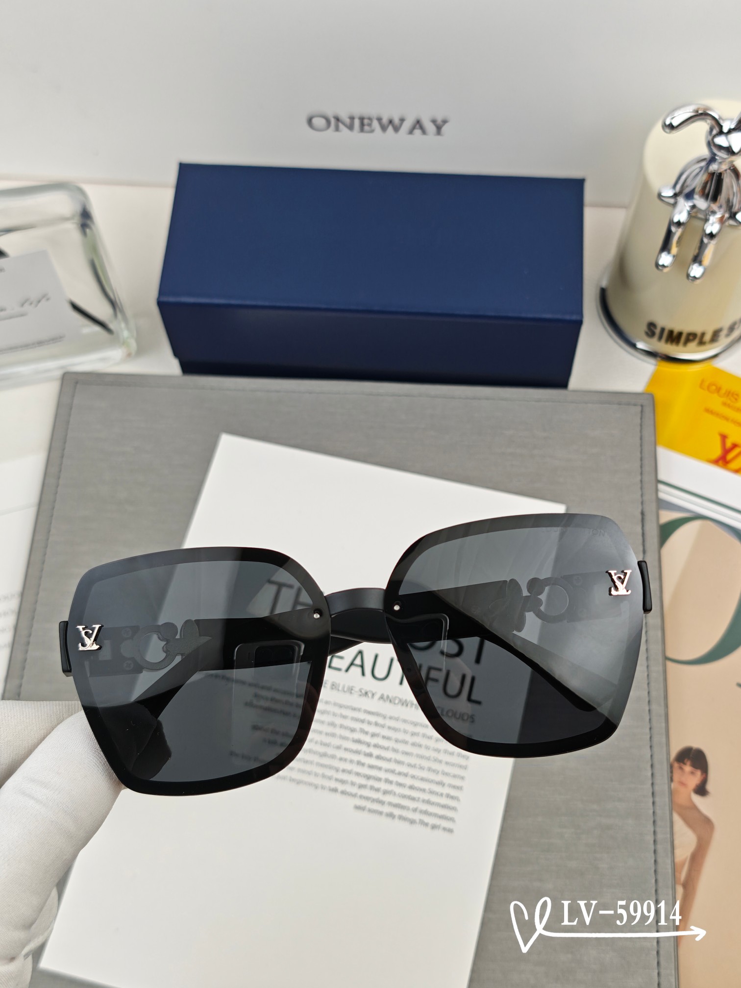   👓.【路易威登-LV】
         🕶.【宝丽来树脂镜片】
         ⭐️.【TR镜架