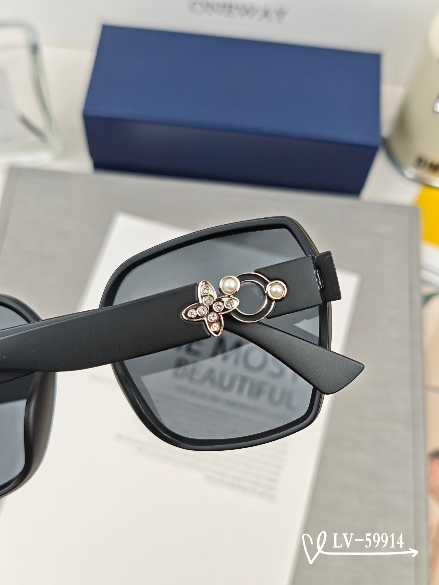   👓.【路易威登-LV】
         🕶.【宝丽来树脂镜片】
         ⭐️.【TR镜架