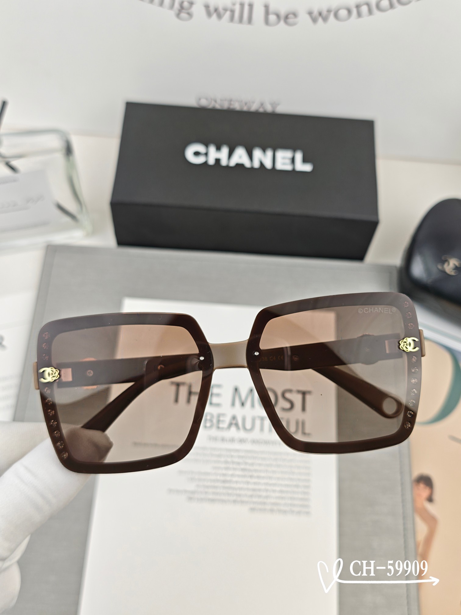   👓.【法国香奈儿-CHANEL】
         🕶.【宝丽来树脂高清镜片】
         ⭐