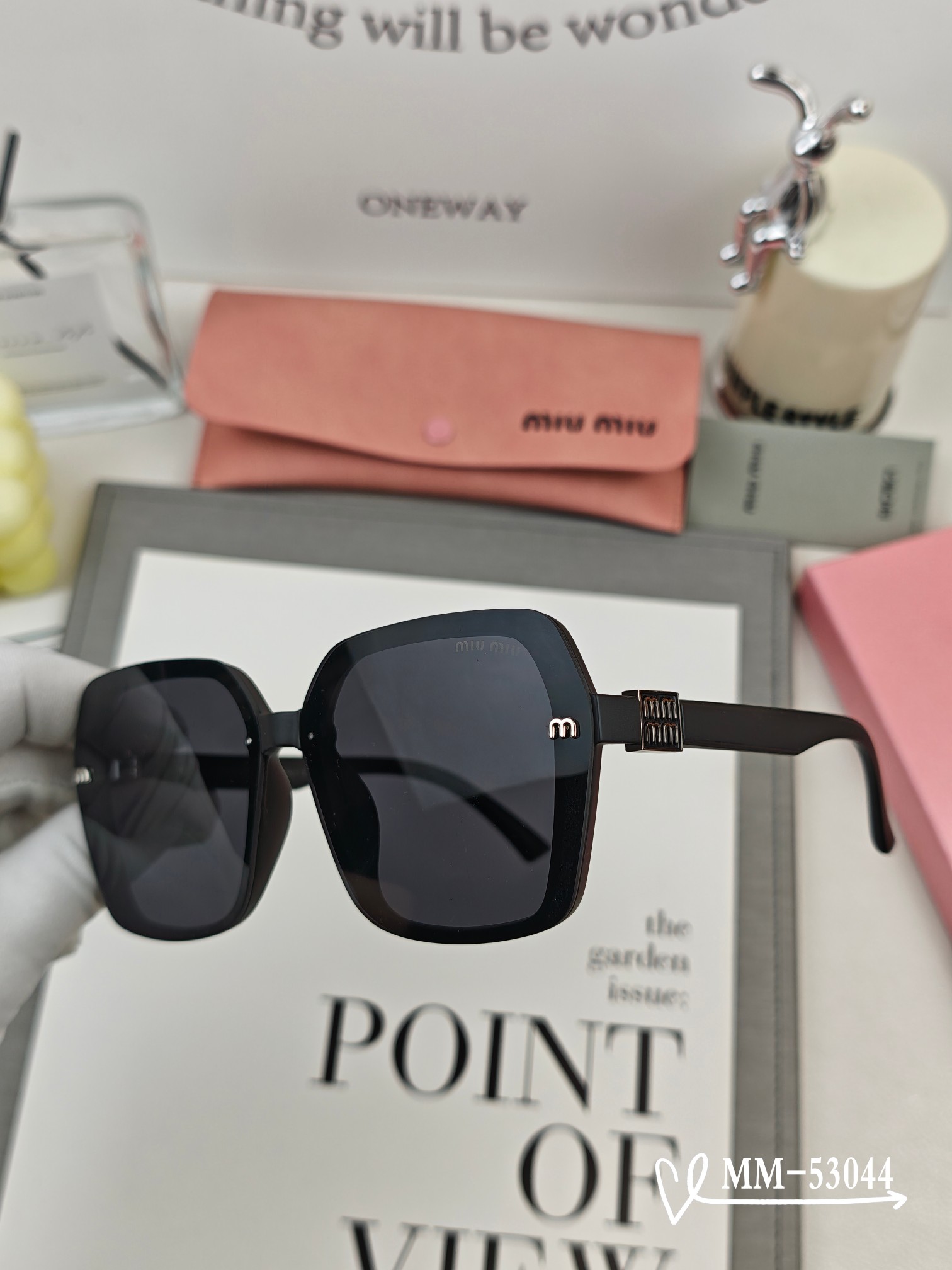   👓.【意大利谬谬-miumiu】
         🕶.【宝丽来树脂偏光镜片】
         ⭐