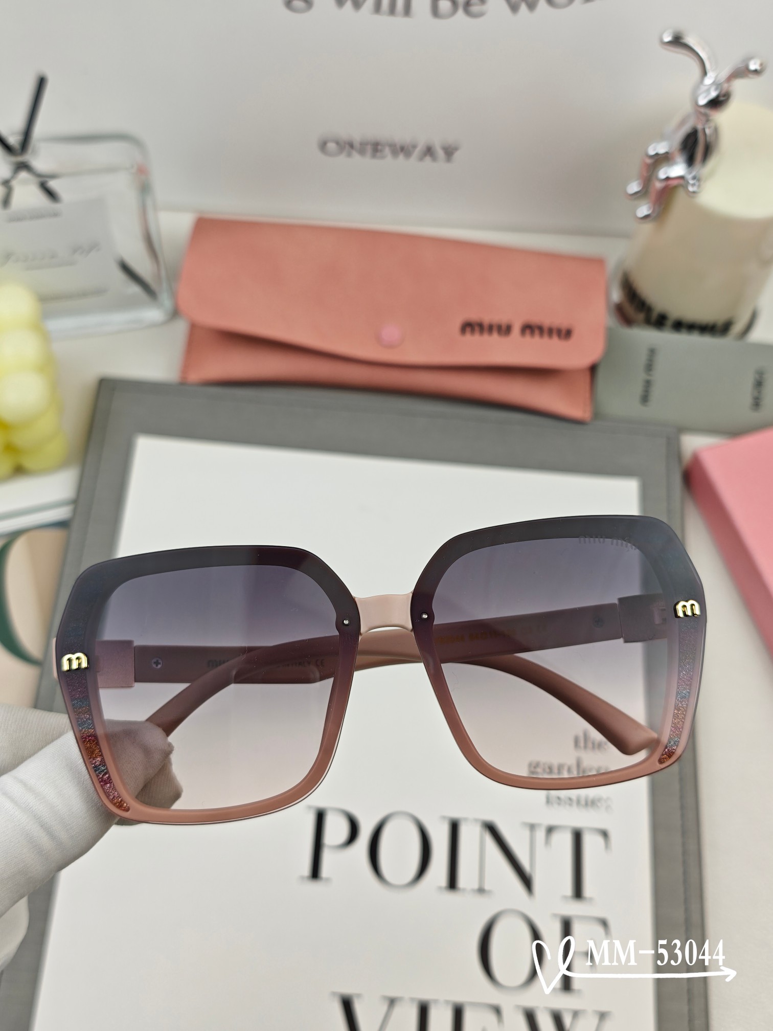   👓.【意大利谬谬-miumiu】
         🕶.【宝丽来树脂偏光镜片】
         ⭐