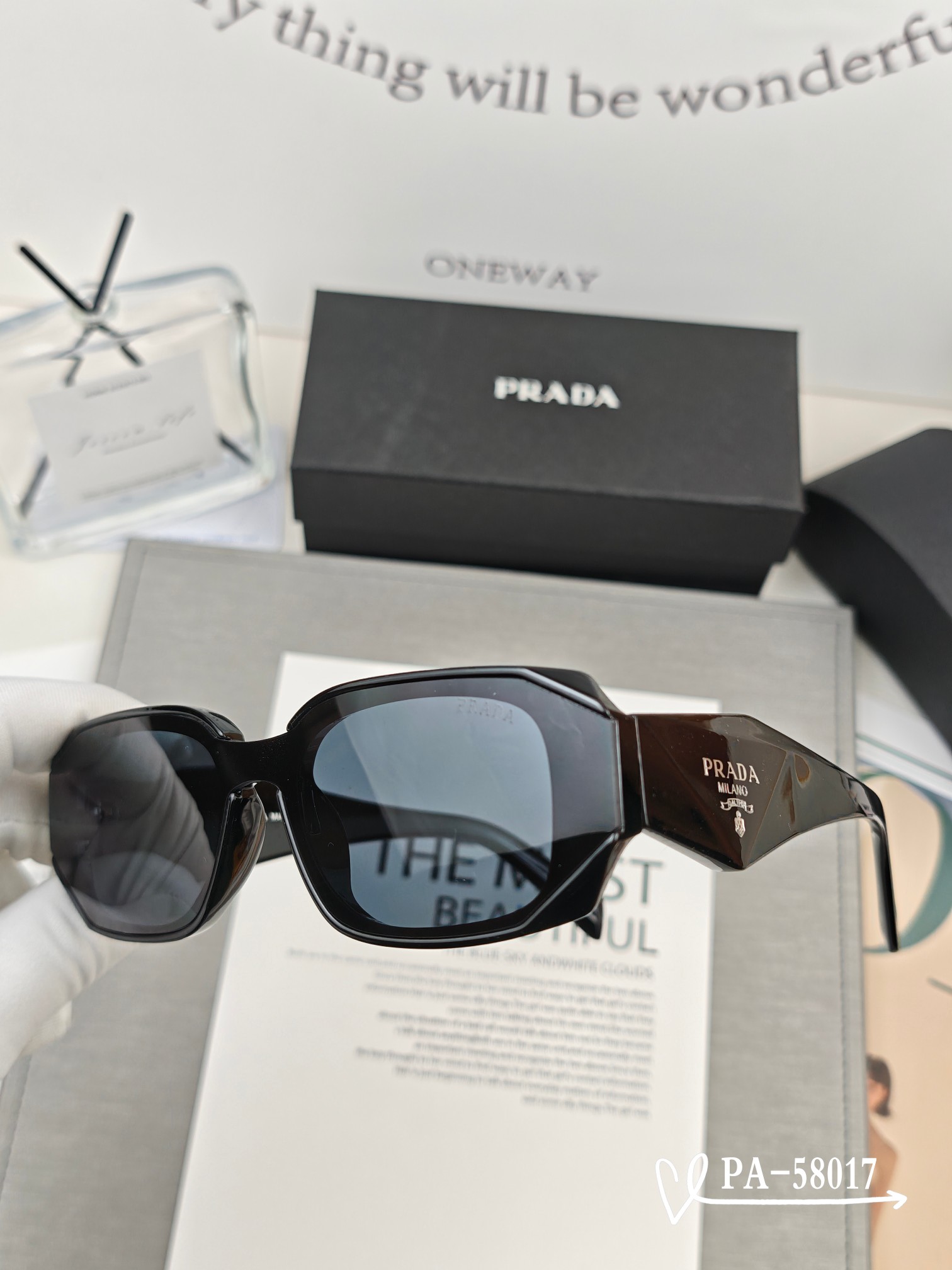   👓.【PRADA-普拉达】
         🕶.【宝丽来树脂镜片】
         ⭐️.【TR