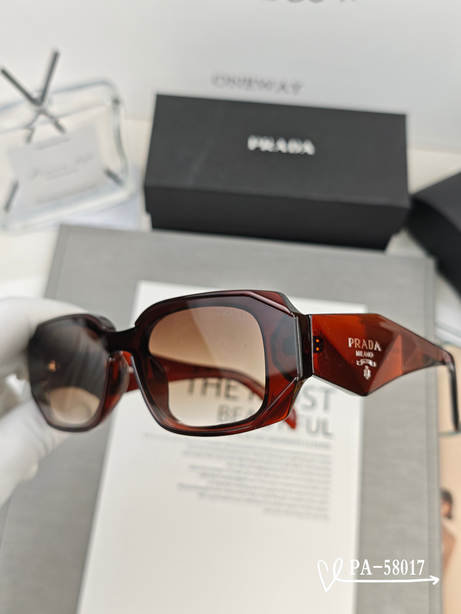   👓.【PRADA-普拉达】
         🕶.【宝丽来树脂镜片】
         ⭐️.【TR