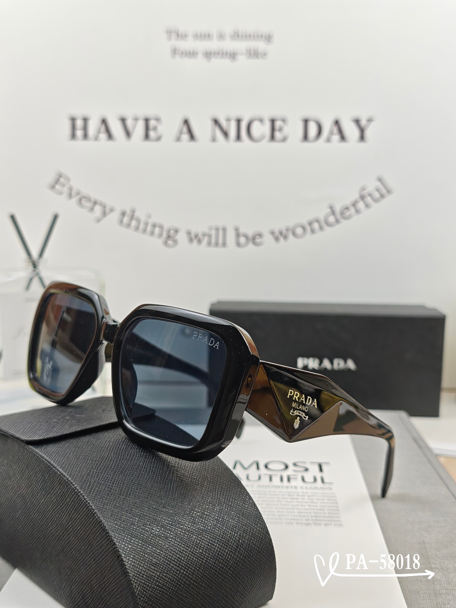    👓.【PRADA-普拉达】
         🕶.【宝丽来树脂镜片】
         ⭐️.【T