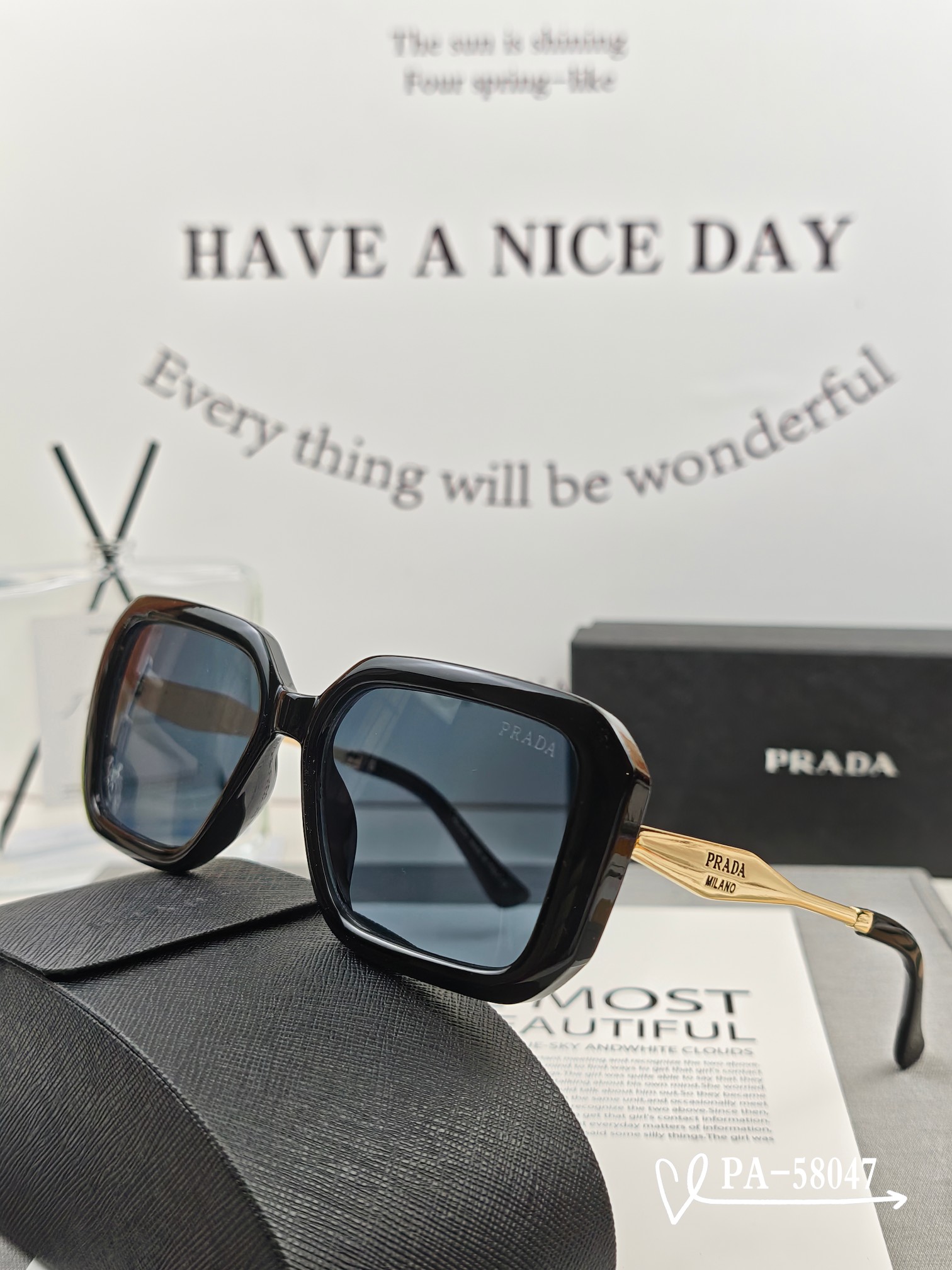    👓.【PRADA-普拉达】
         🕶.【宝丽来树脂镜片】
         ⭐️.【T