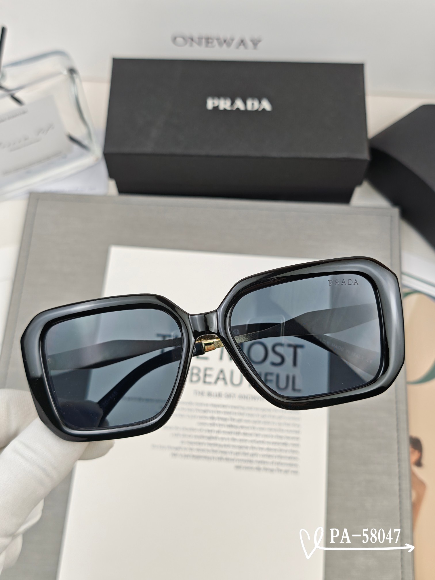    👓.【PRADA-普拉达】
         🕶.【宝丽来树脂镜片】
         ⭐️.【T