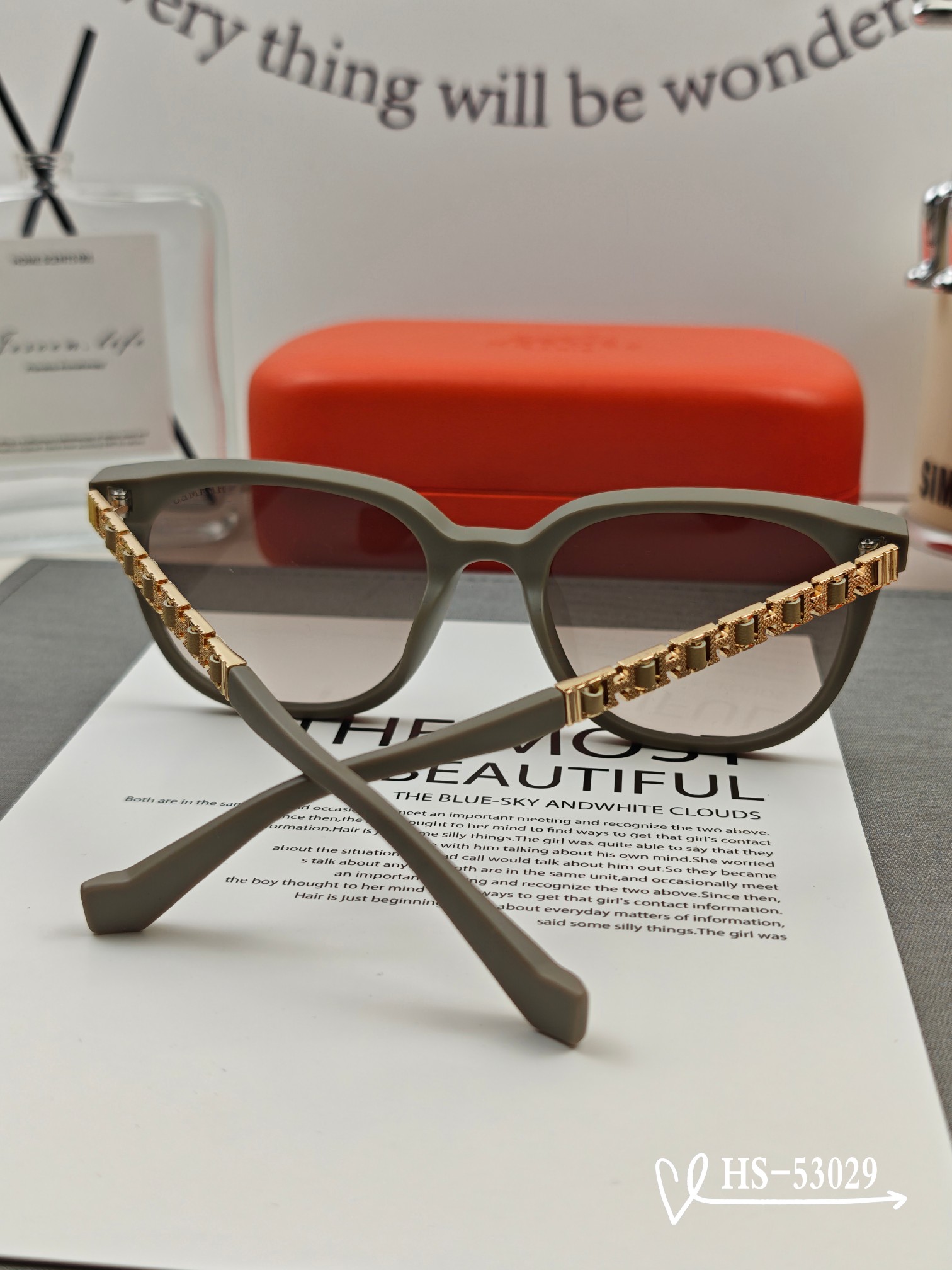    👓.【爱马仕-HERMES】
         🕶.【宝丽来树脂偏光镜片】
         ⭐️
