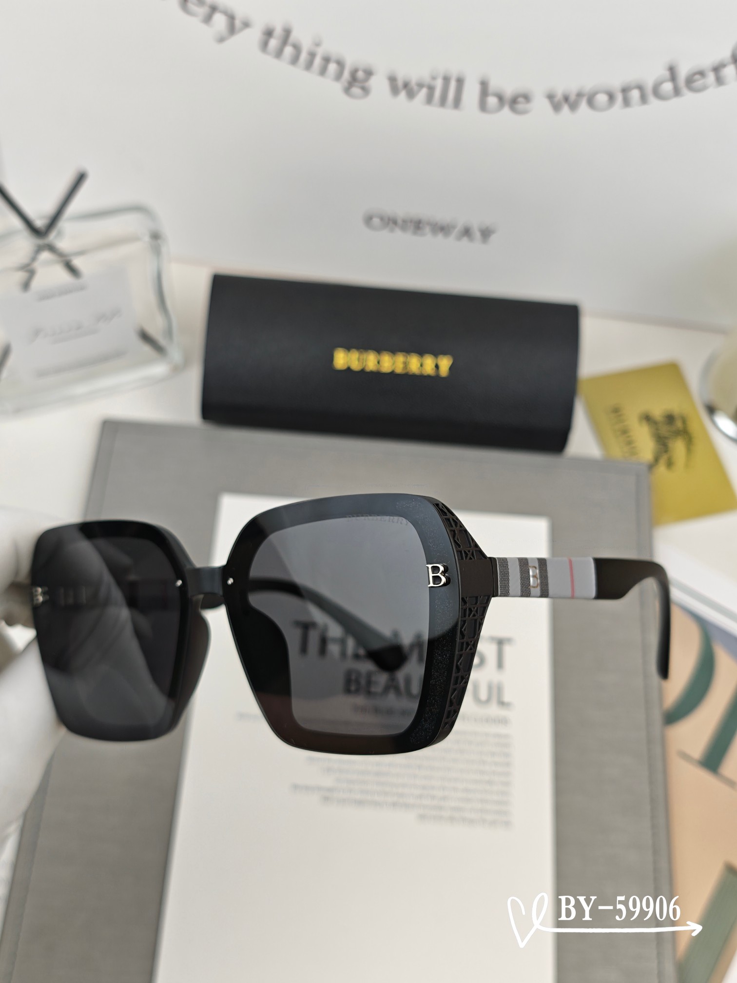  👓.【Burberry-巴宝莉】
         🕶.【宝丽来树脂偏光镜片】
         ⭐