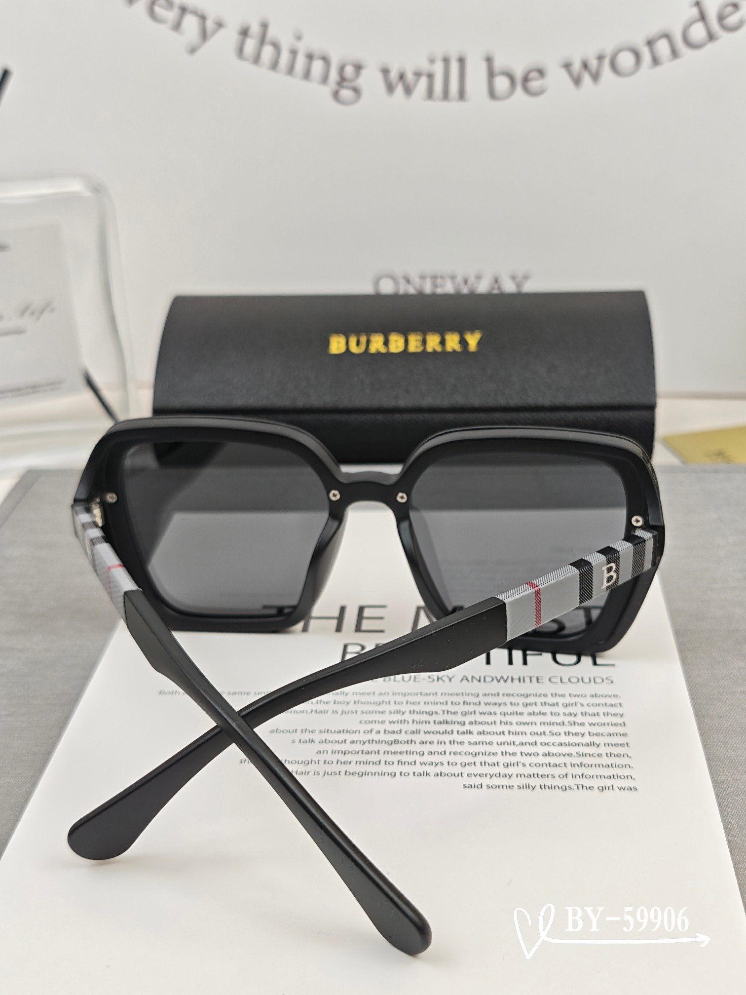   👓.【Burberry-巴宝莉】
         🕶.【宝丽来树脂偏光镜片】
         ⭐