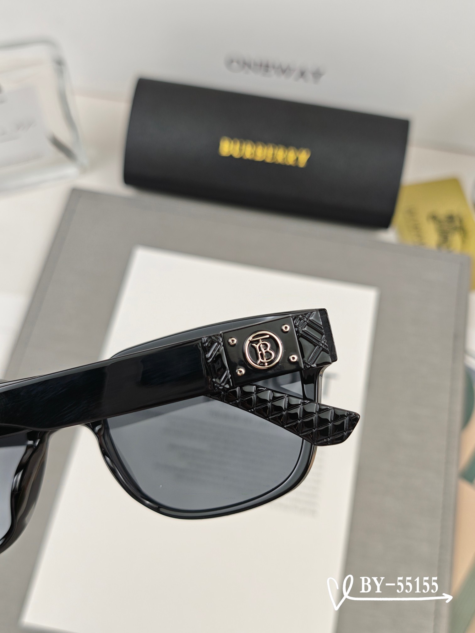   👓.【Burberry-巴宝莉】
         🕶.【宝丽来树脂偏光镜片】
         ⭐