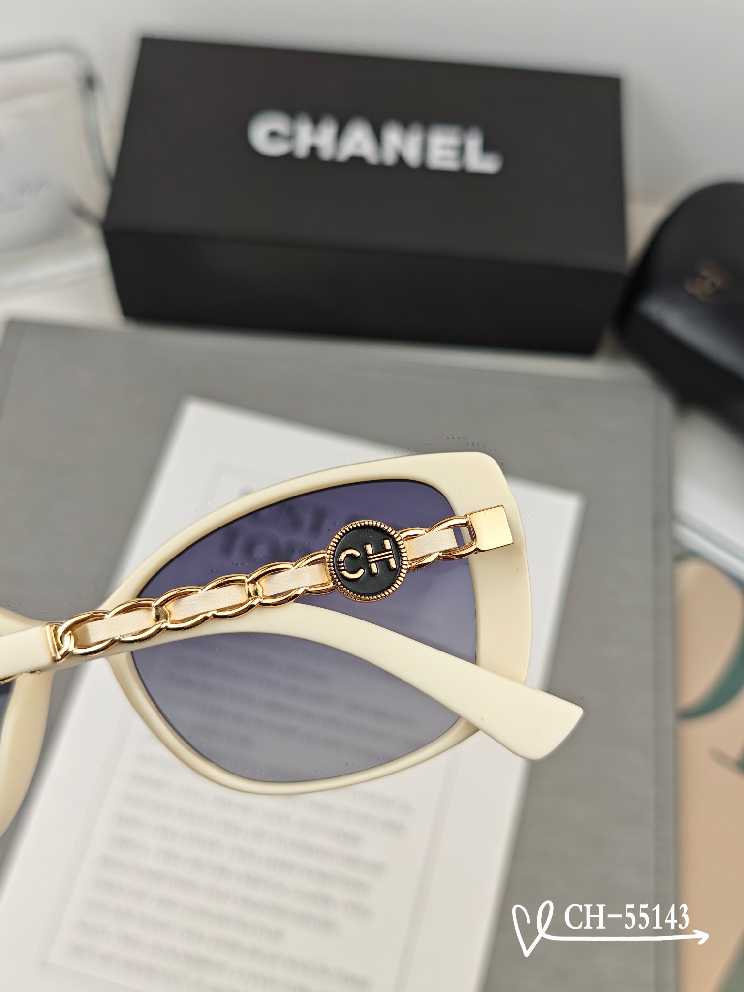   👓.【法国香奈儿-CHANEL】
         🕶.【宝丽来树脂高清镜片】
         ⭐