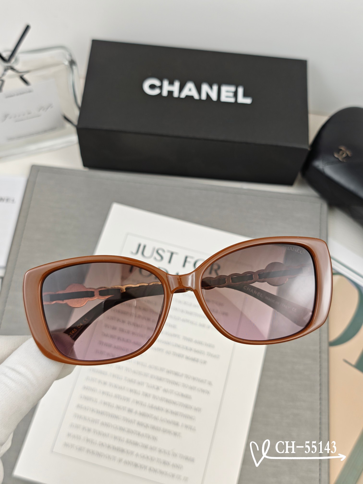   👓.【法国香奈儿-CHANEL】
         🕶.【宝丽来树脂高清镜片】
         ⭐