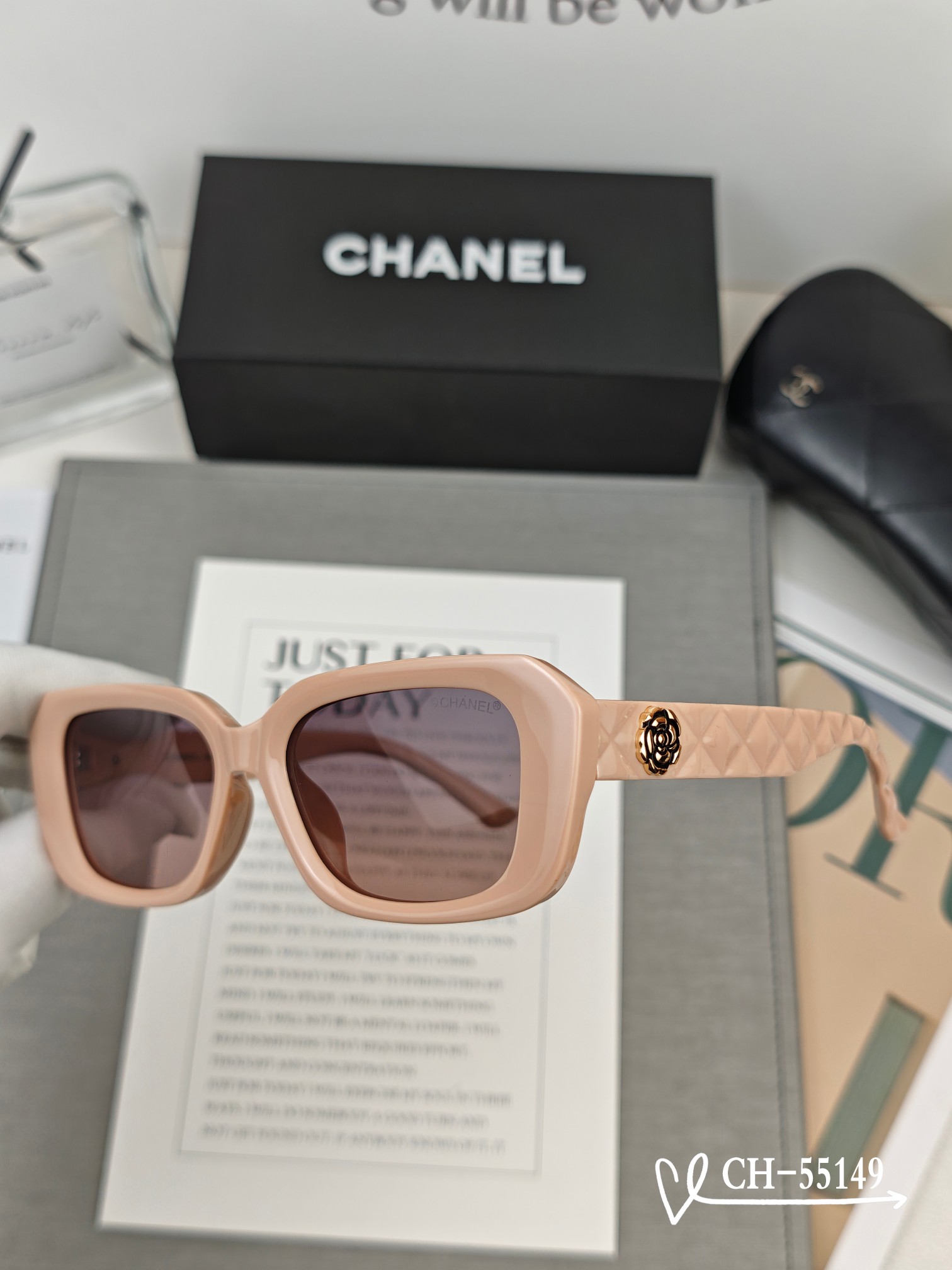   👓.【法国香奈儿-CHANEL】
         🕶.【宝丽来树脂高清镜片】
         ⭐