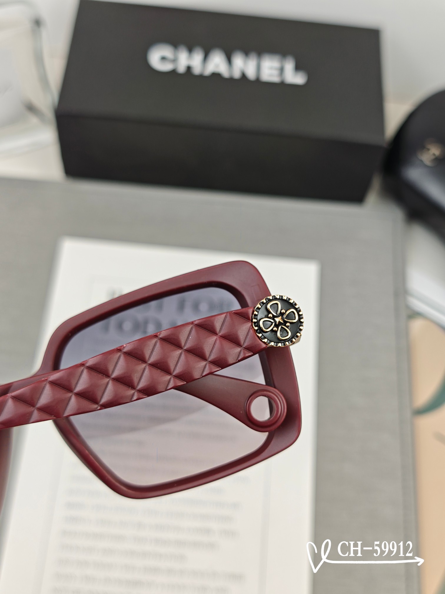   👓.【法国香奈儿-CHANEL】
         🕶.【宝丽来树脂高清镜片】
         ⭐
