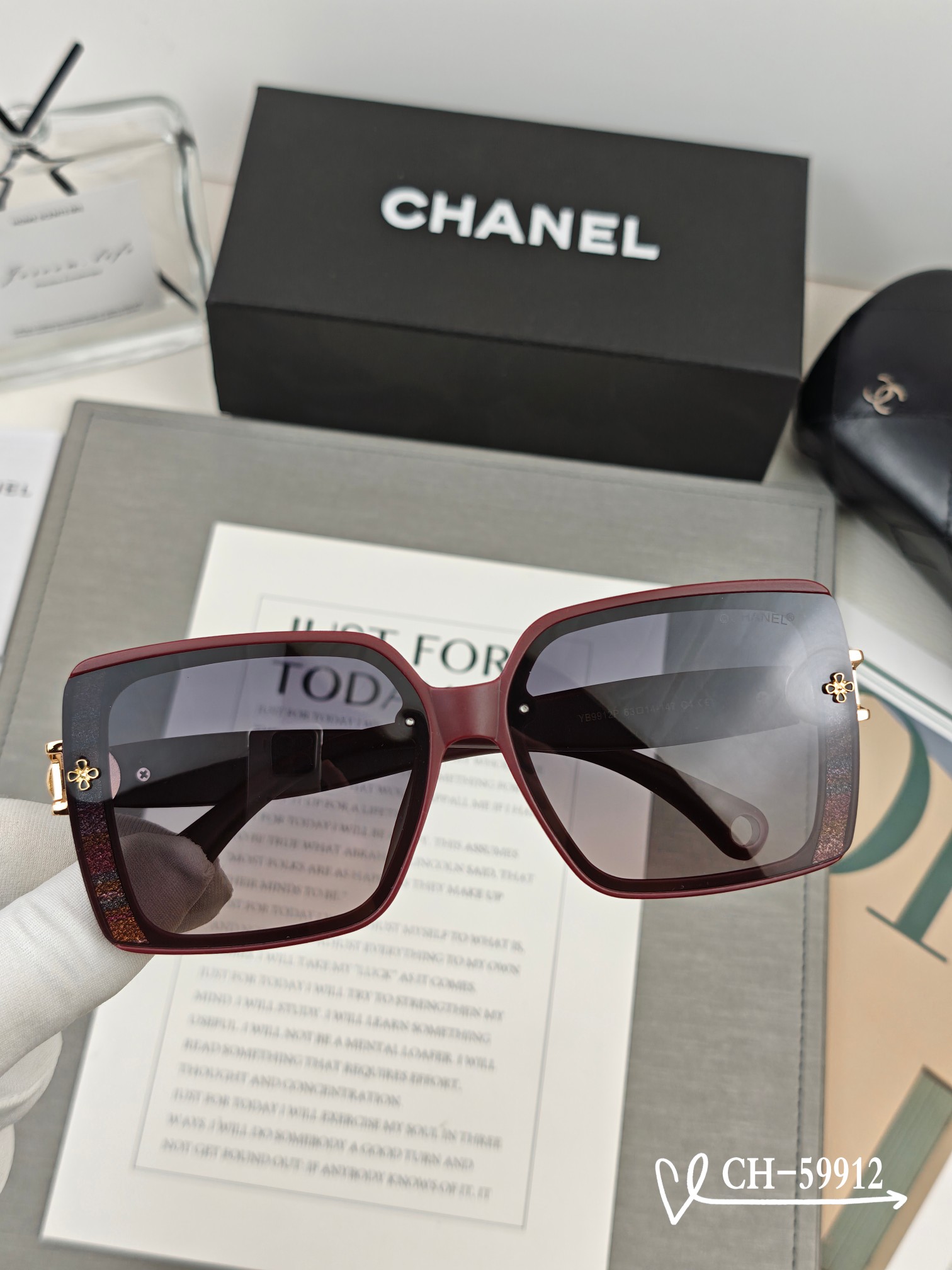   👓.【法国香奈儿-CHANEL】
         🕶.【宝丽来树脂高清镜片】
         ⭐