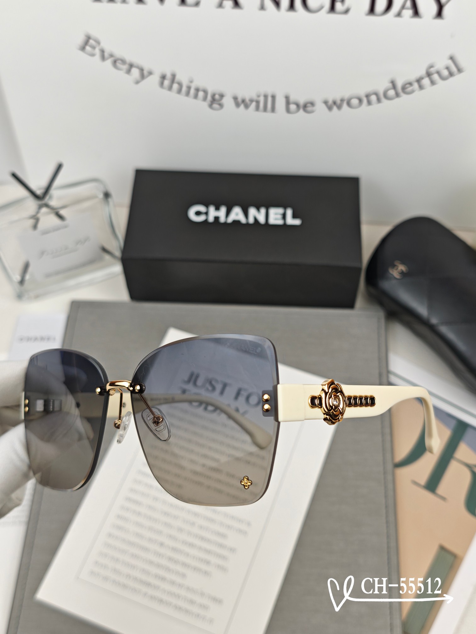   👓.【法国香奈儿-CHANEL】
         🕶.【宝丽来树脂高清镜片】
         ⭐