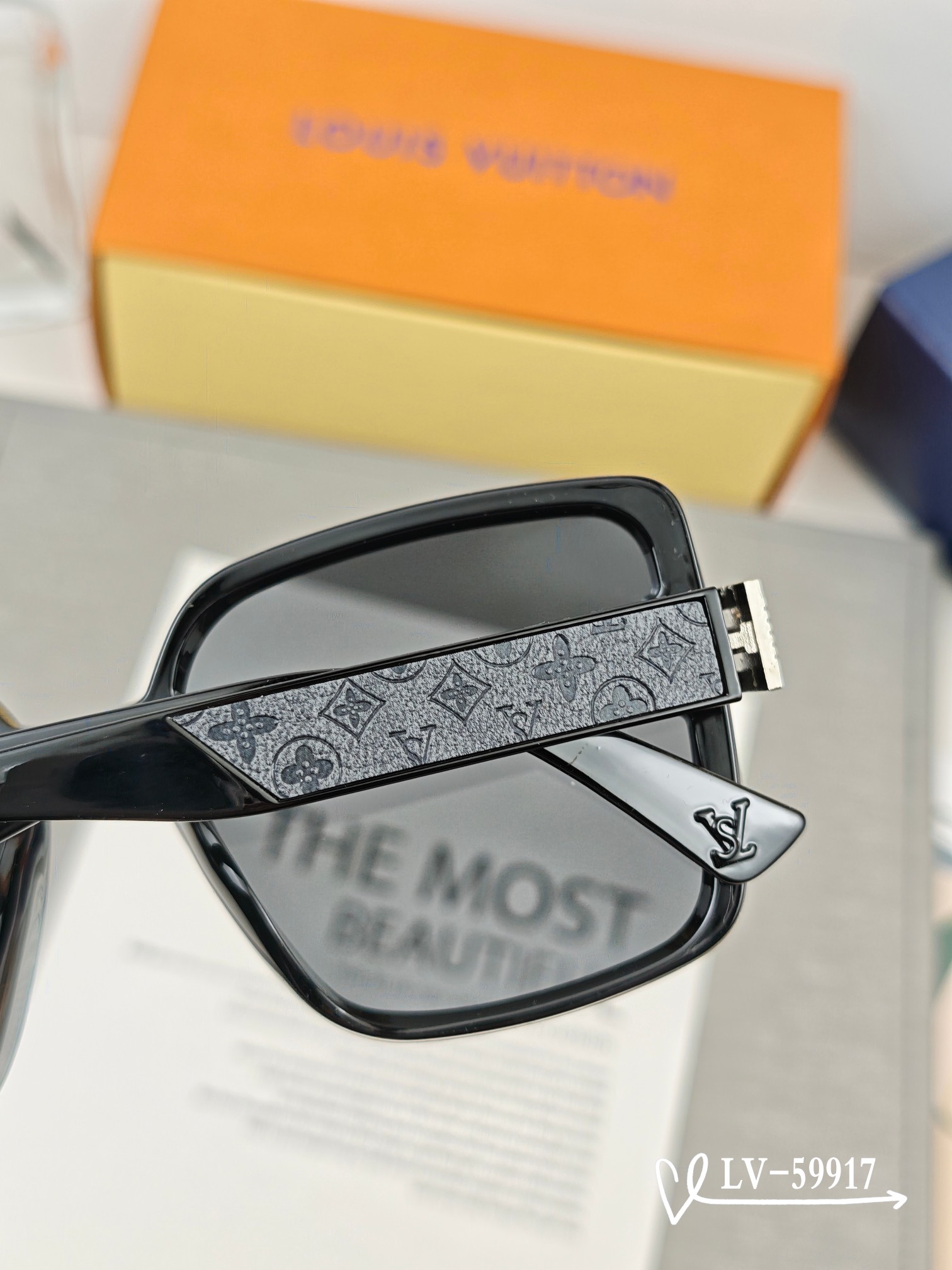   👓.【路易威登-LV】
         🕶.【宝丽来树脂镜片】
         ⭐️.【TR镜架