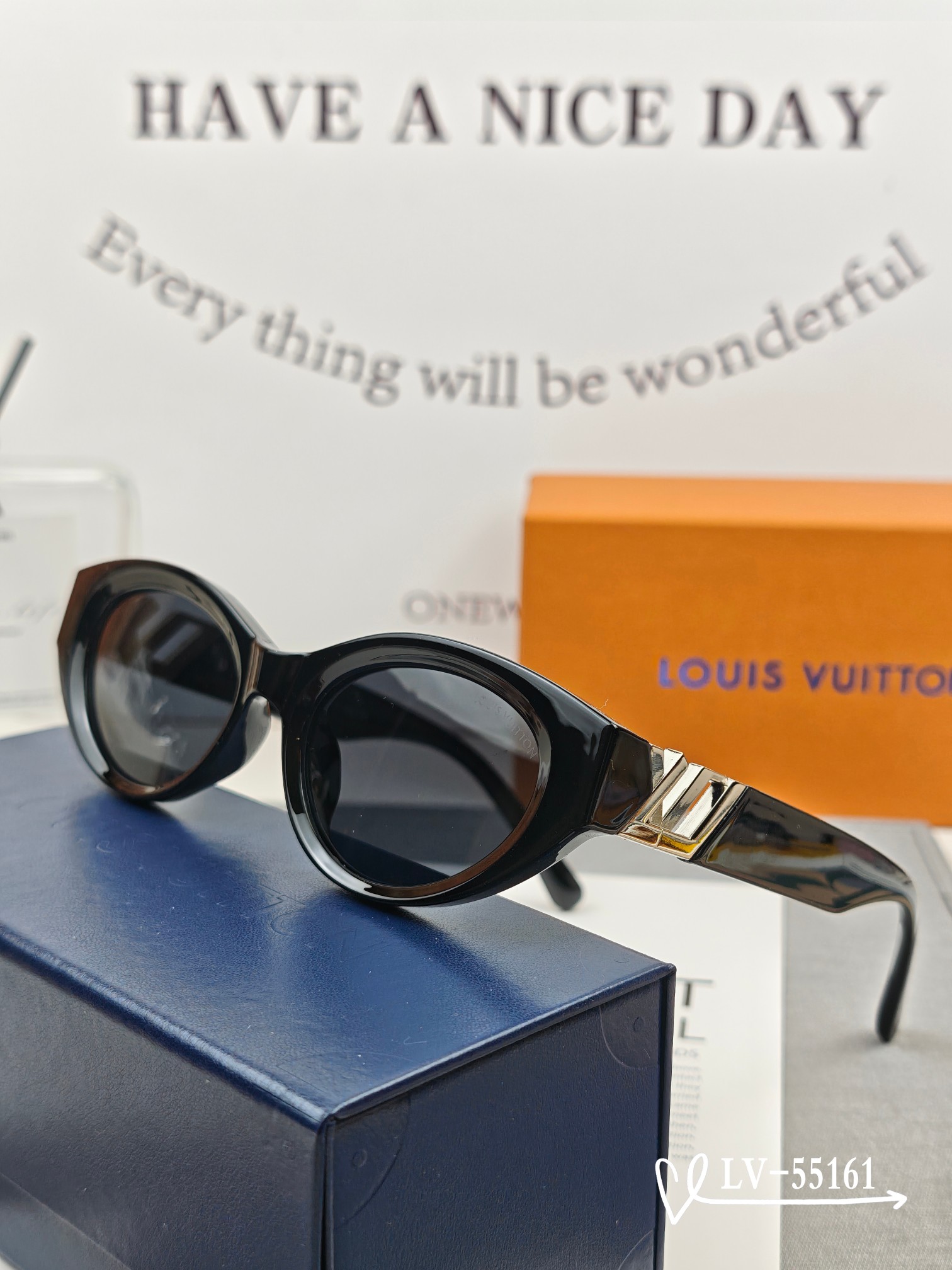   👓.【路易威登-LV】
         🕶.【宝丽来树脂镜片】
         ⭐️.【TR镜架
