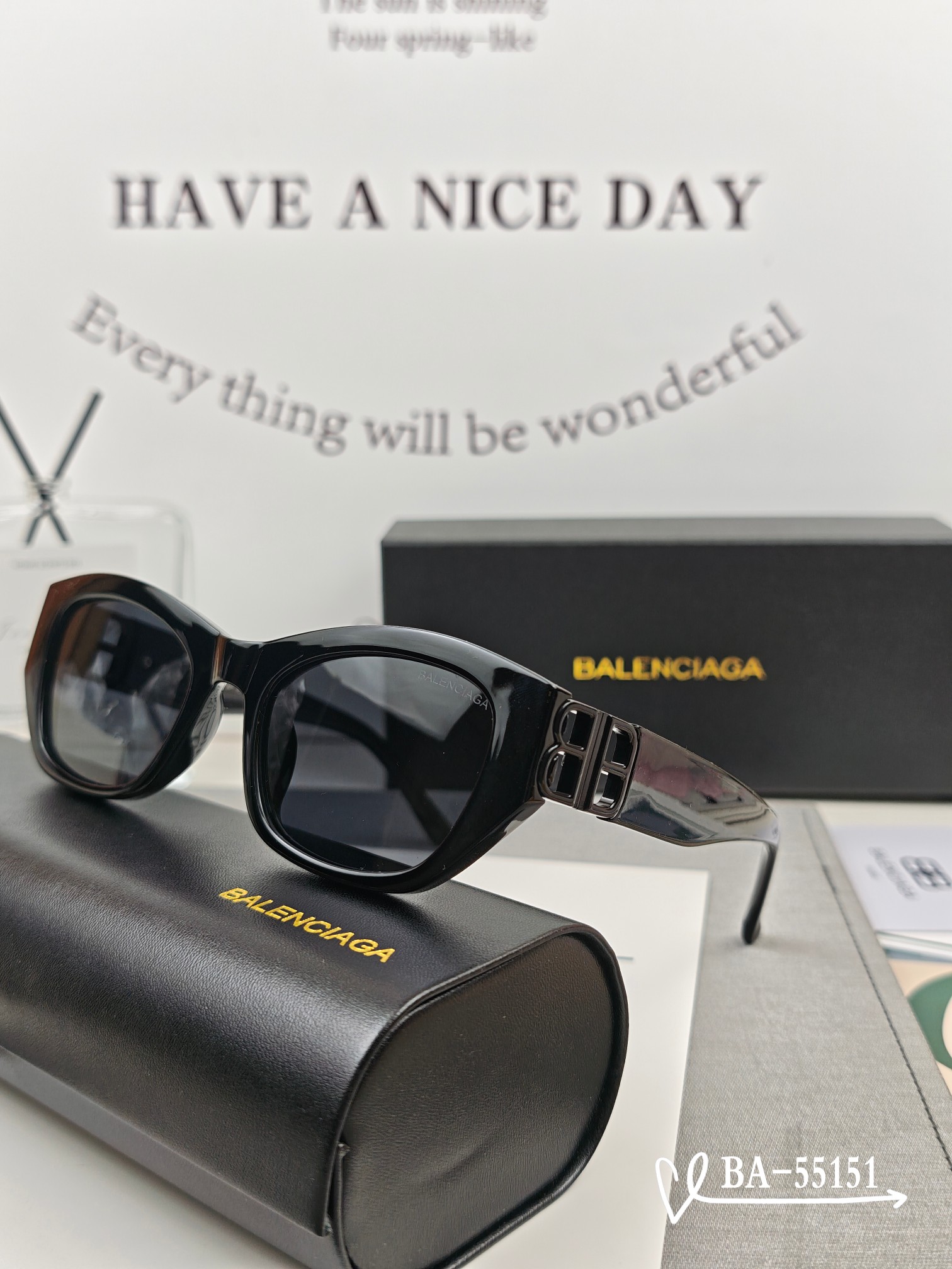   👓.【巴黎世家-Balenciaga】
         🕶.【宝丽来树脂镜片】
         