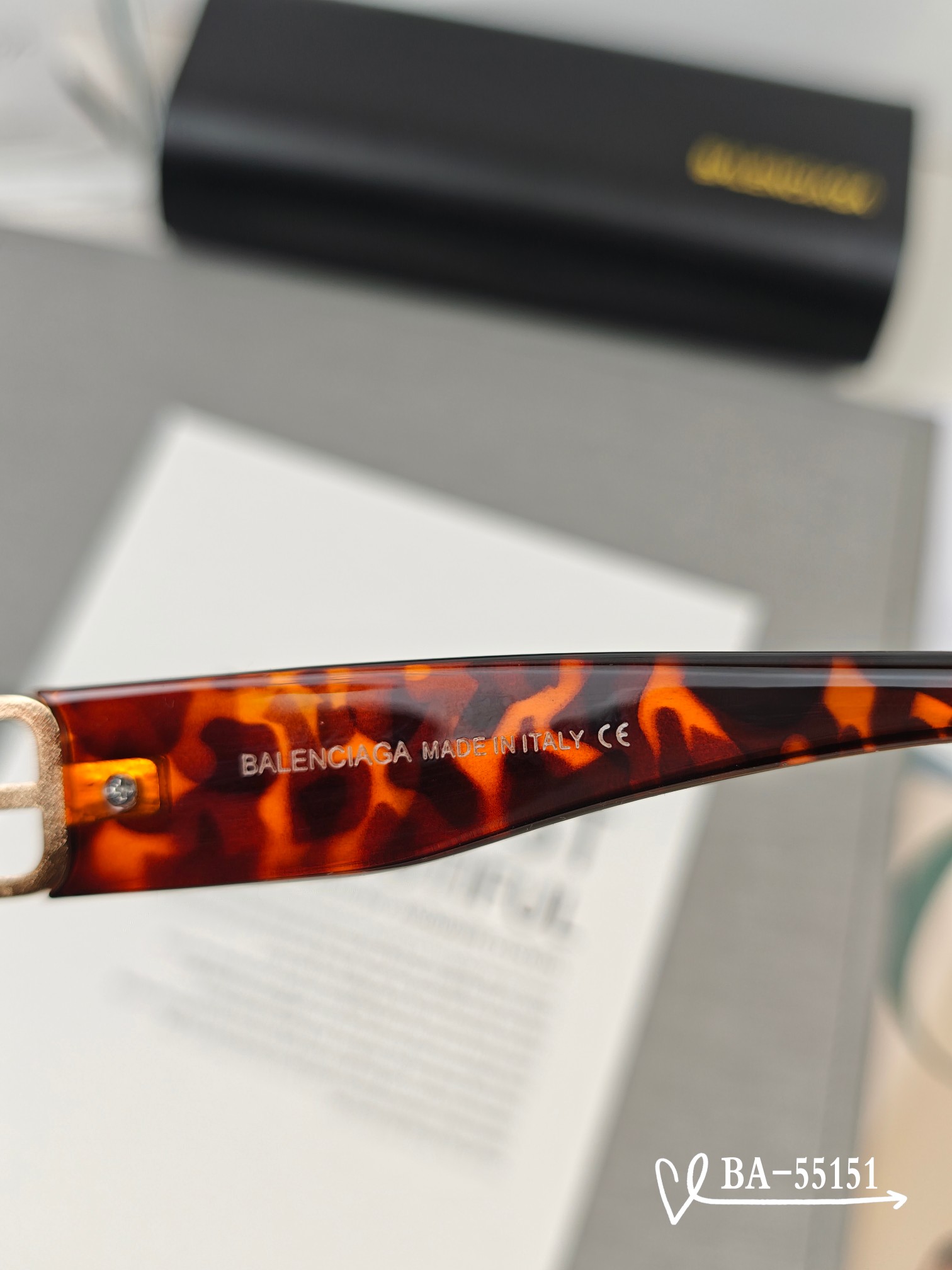  👓.【巴黎世家-Balenciaga】
         🕶.【宝丽来树脂镜片】
         