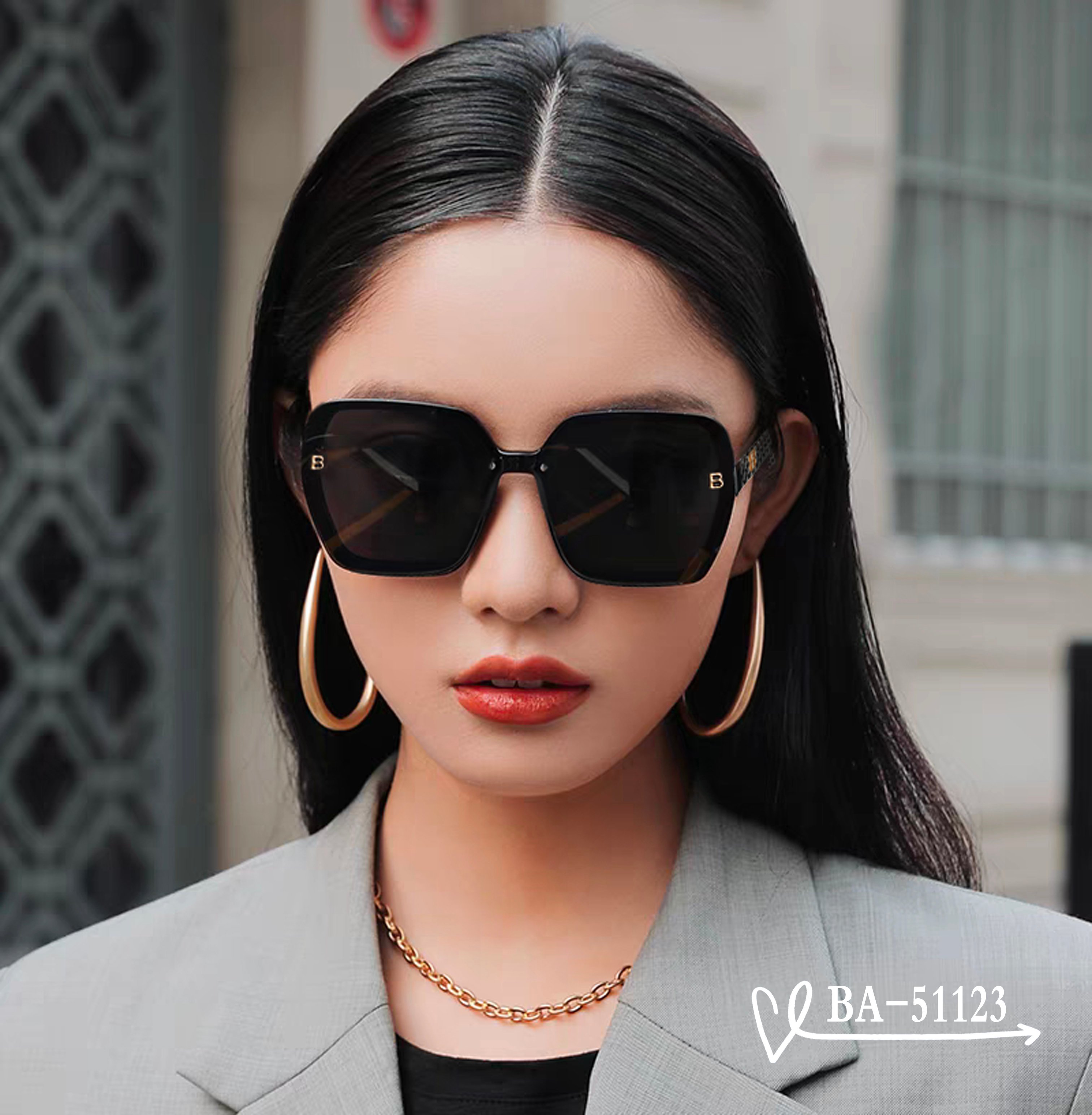   👓.【巴黎世家-Balenciaga】
         🕶.【宝丽来树脂镜片】
         
