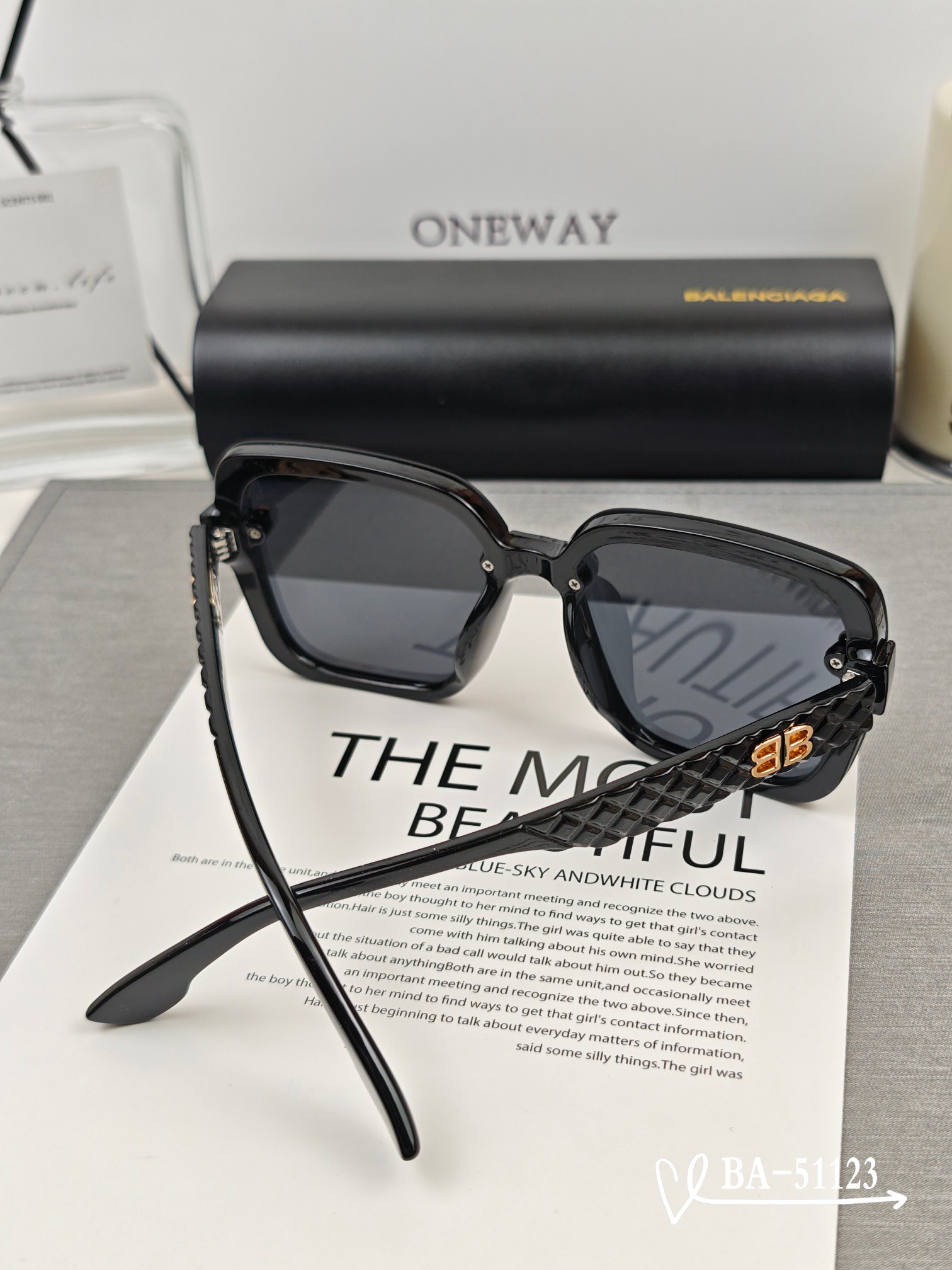   👓.【巴黎世家-Balenciaga】
         🕶.【宝丽来树脂镜片】
         