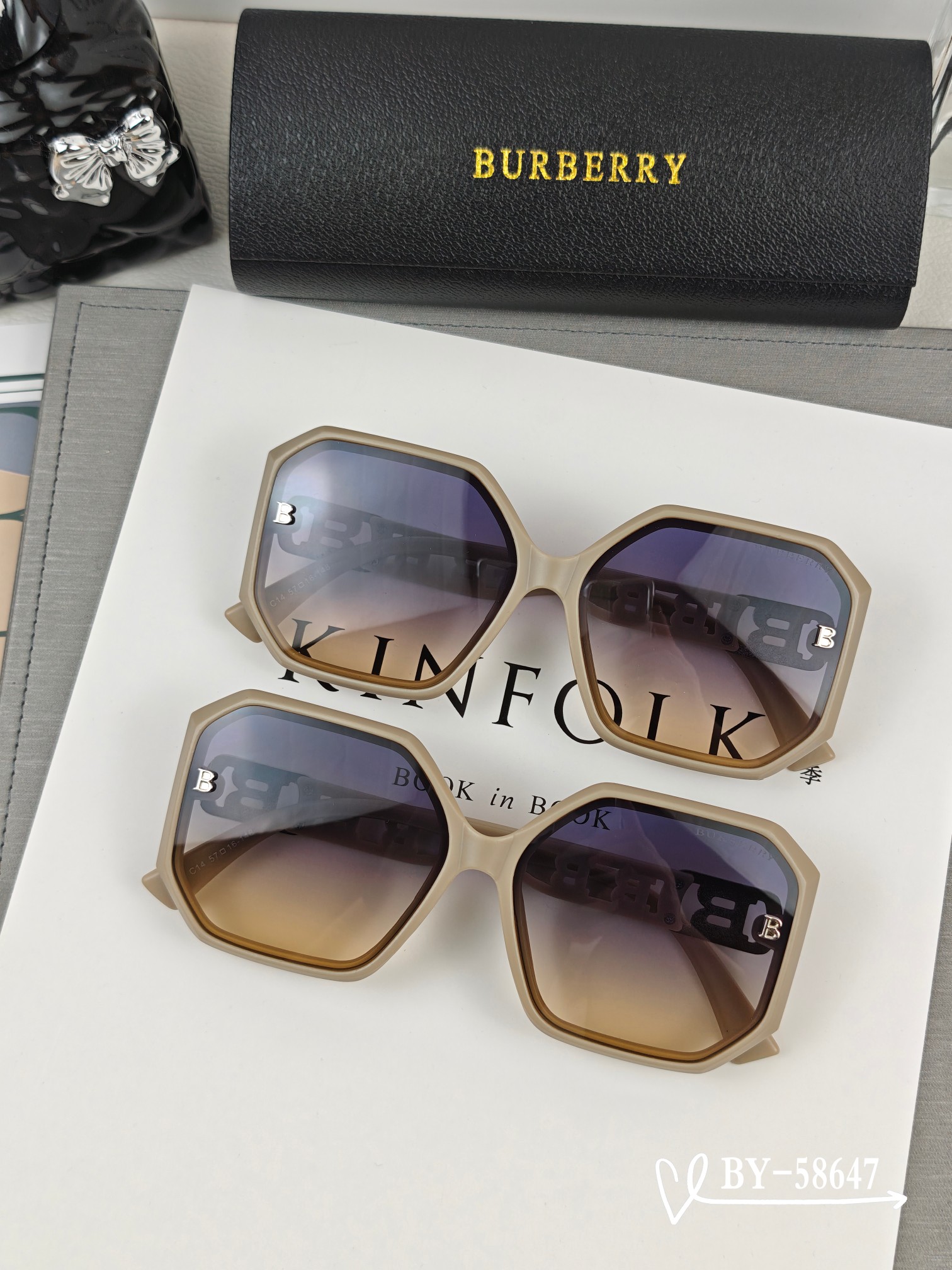    👓.【Burberry-巴宝莉】
         🕶.【宝丽来树脂偏光镜片】
         